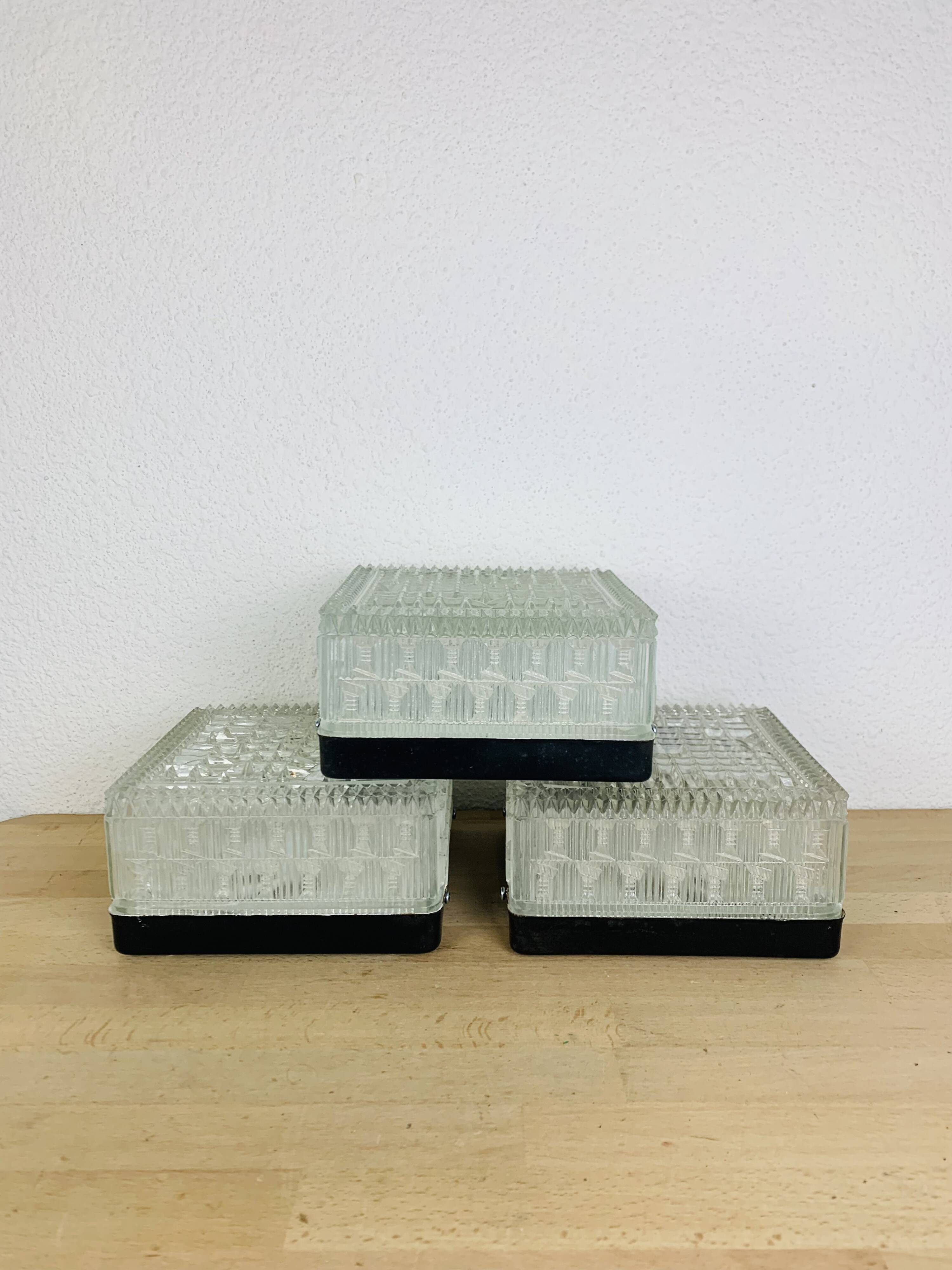 3 square wall lights in chiseled molded glass from the 50s, Holophane