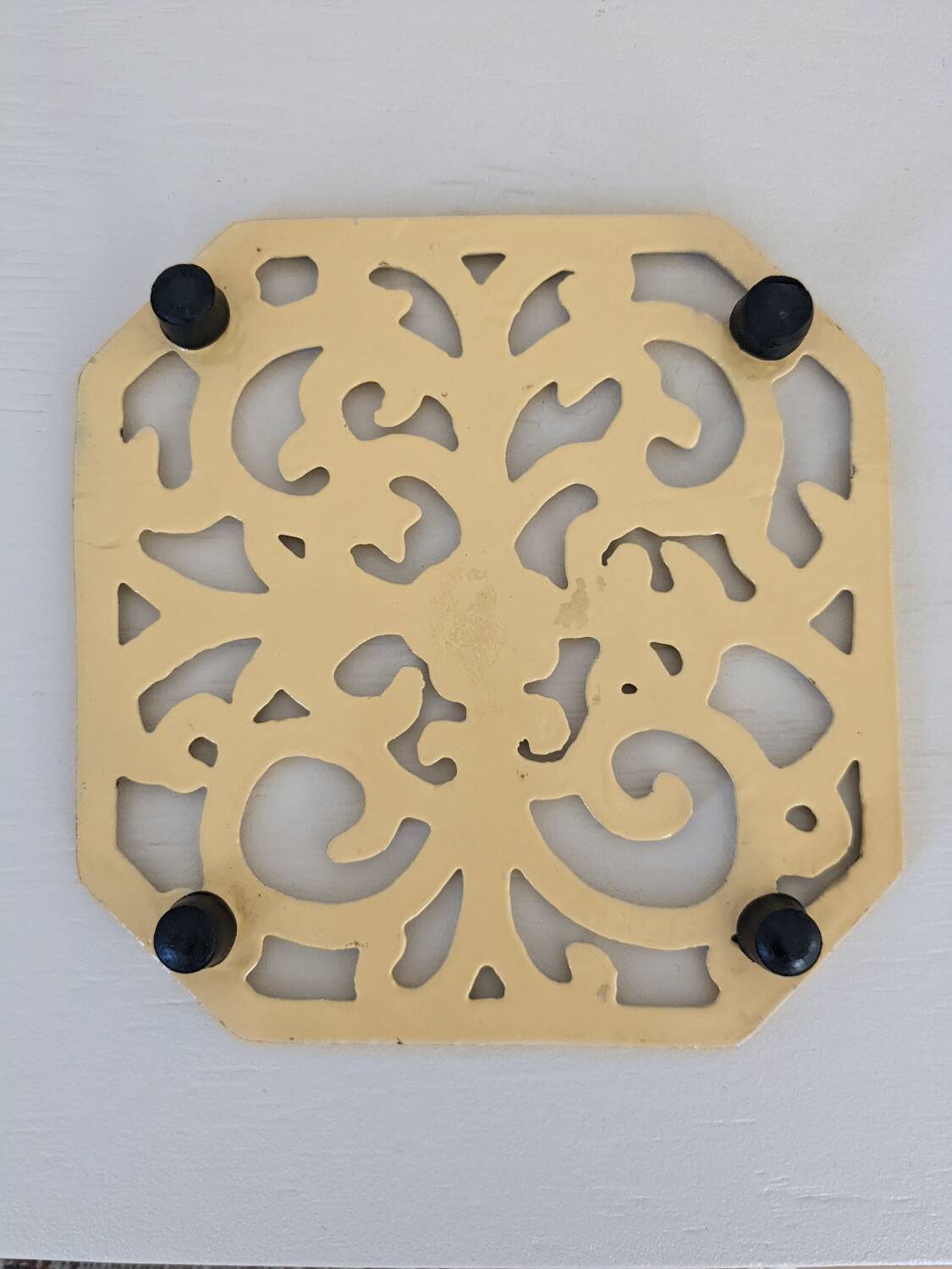 Enamelled cast iron trivet