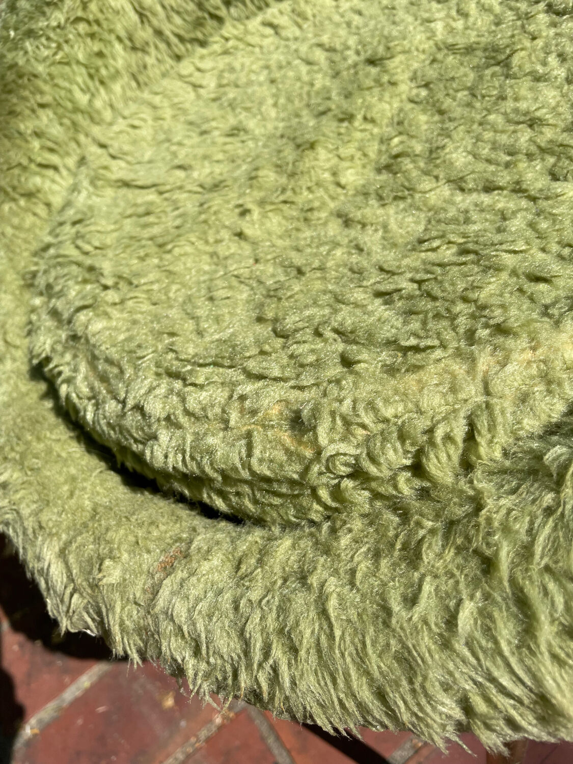 Fauteuil moumoute vintage vert pâle