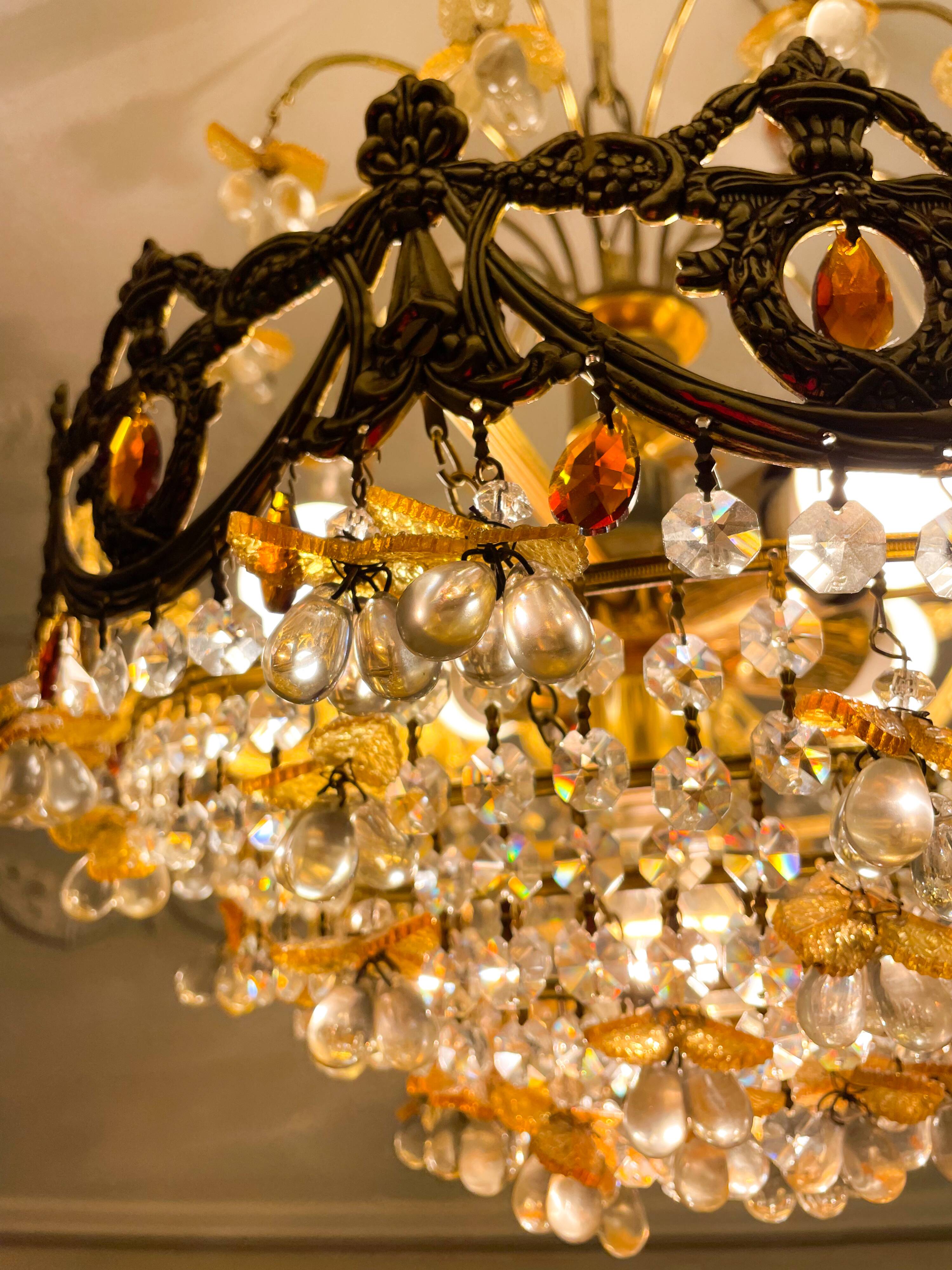 Exceptional vintage chandelier in Murano style crystal, orange, brass.