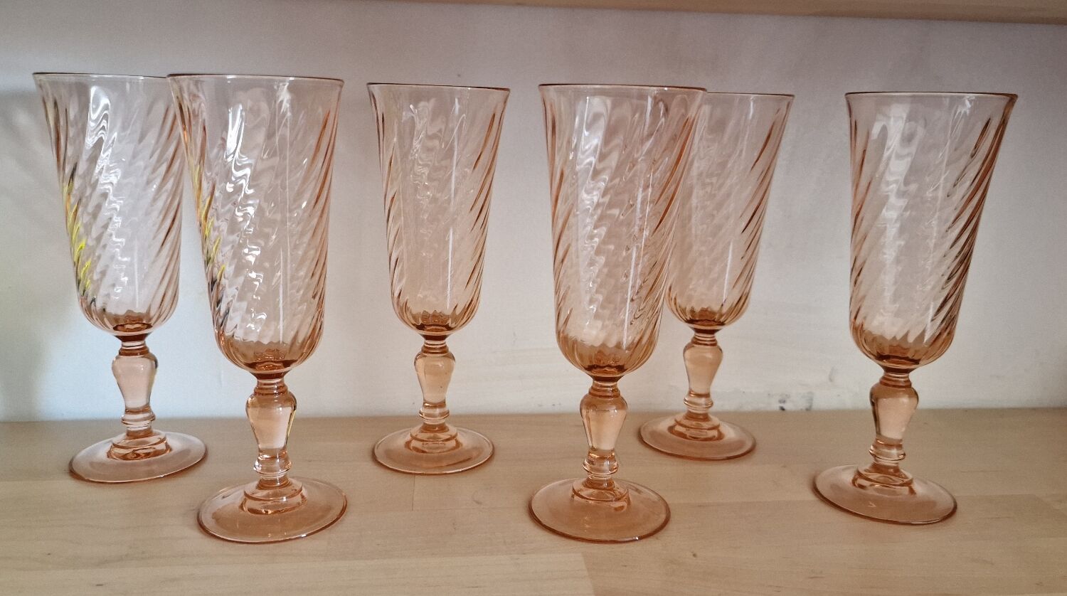6 champagne glasses in rosaline.
