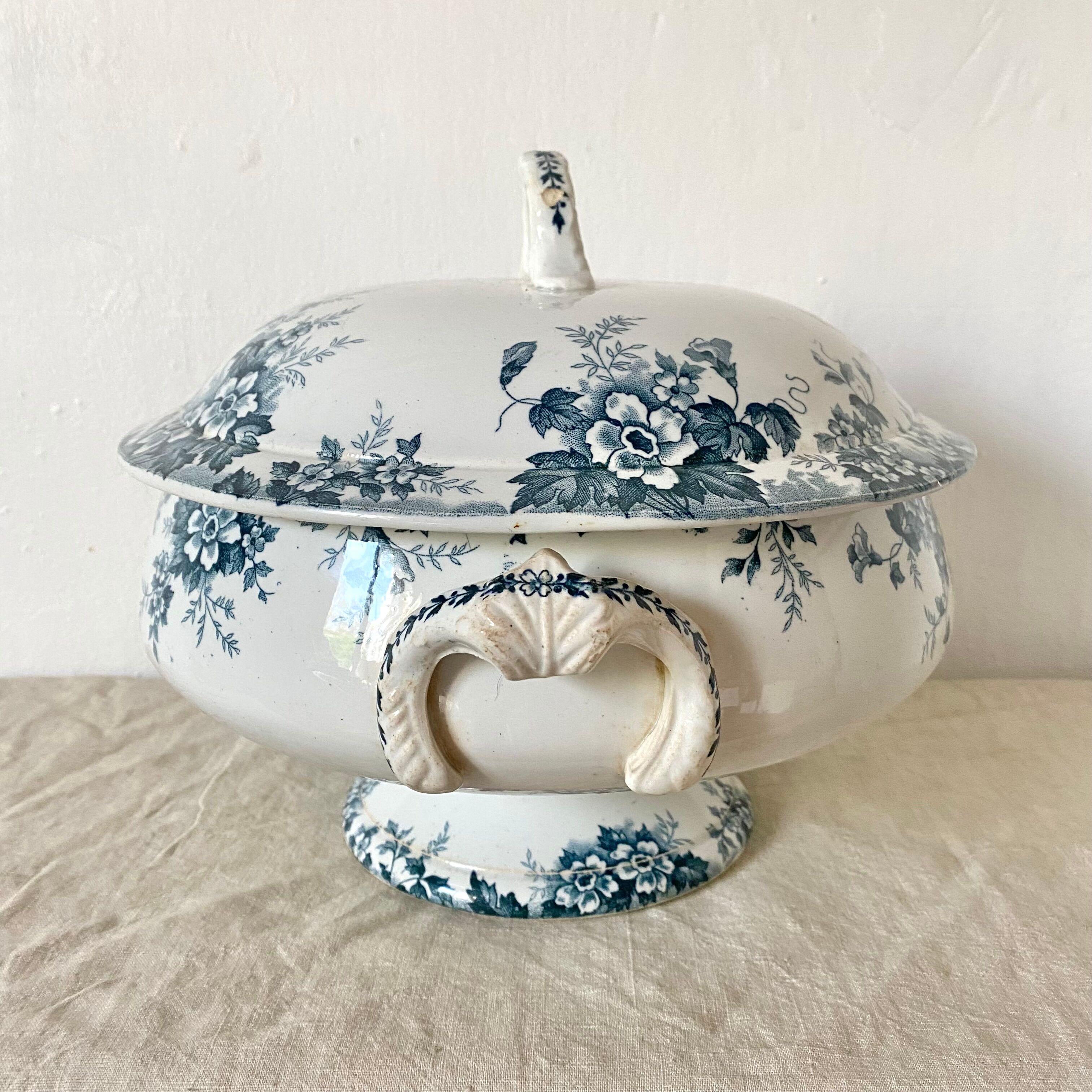 Old soup tureen Saint Amand
