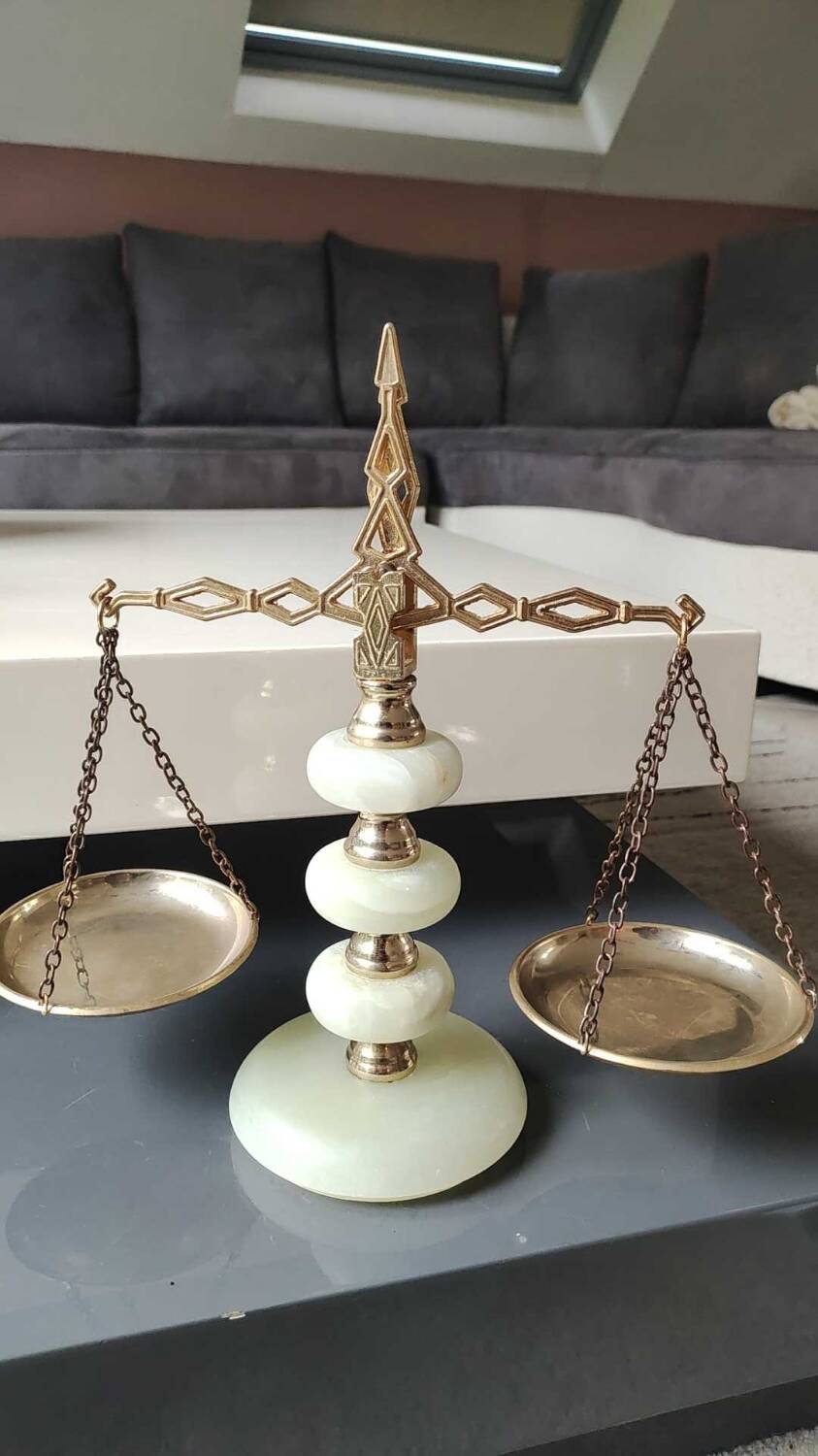 Old decorative Scales of Justice. Onyx, marble/brass. From the 50s. Dim 29 x 30 cm