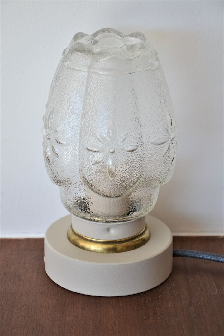 Daisy pattern globe