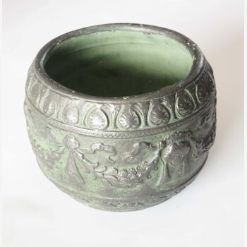 Bronze effect patinated sandstone pot cover