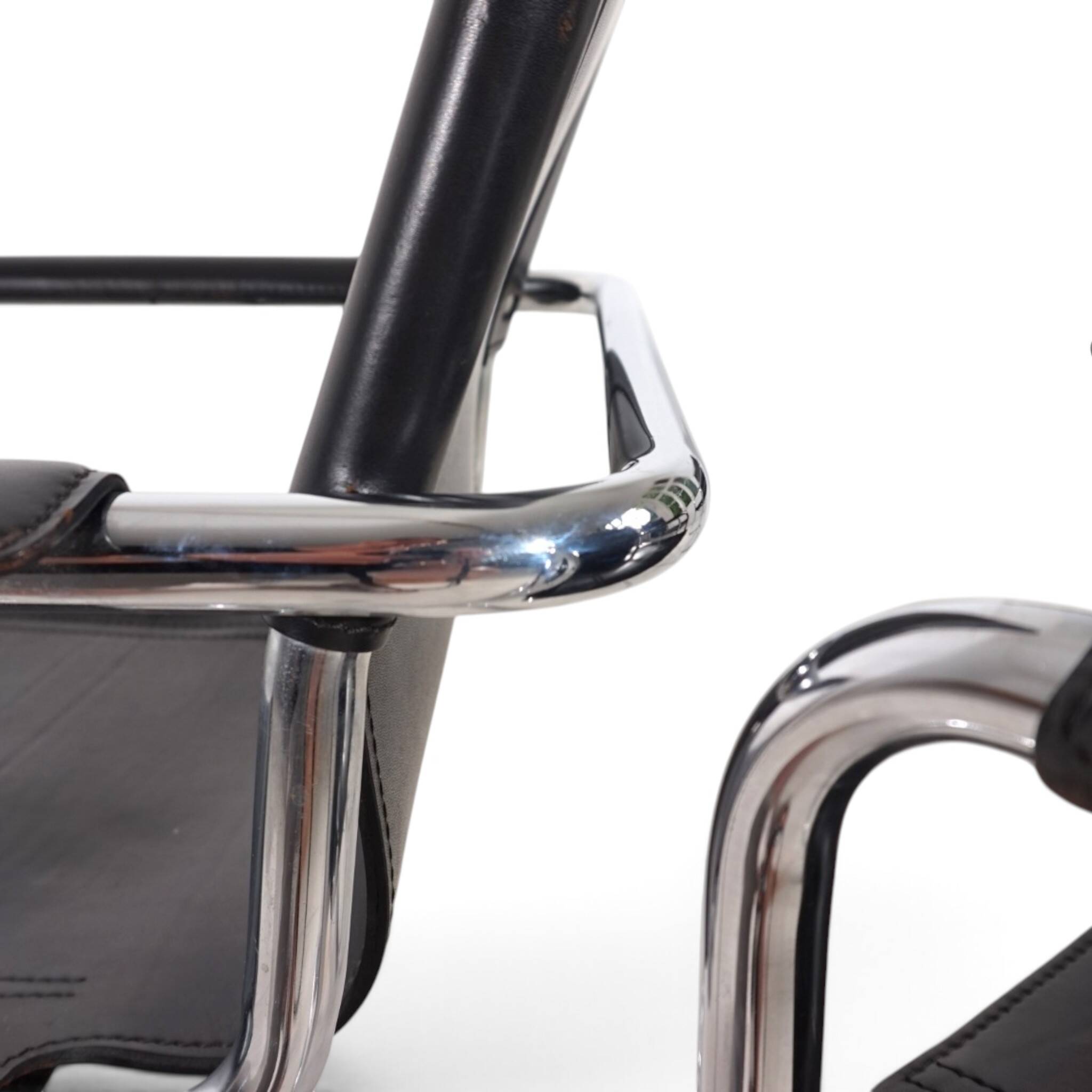 Ensemble de 4 chaises visiteur Matteo Grassi en cuir/chrome, chaises cantilever, 1970.
