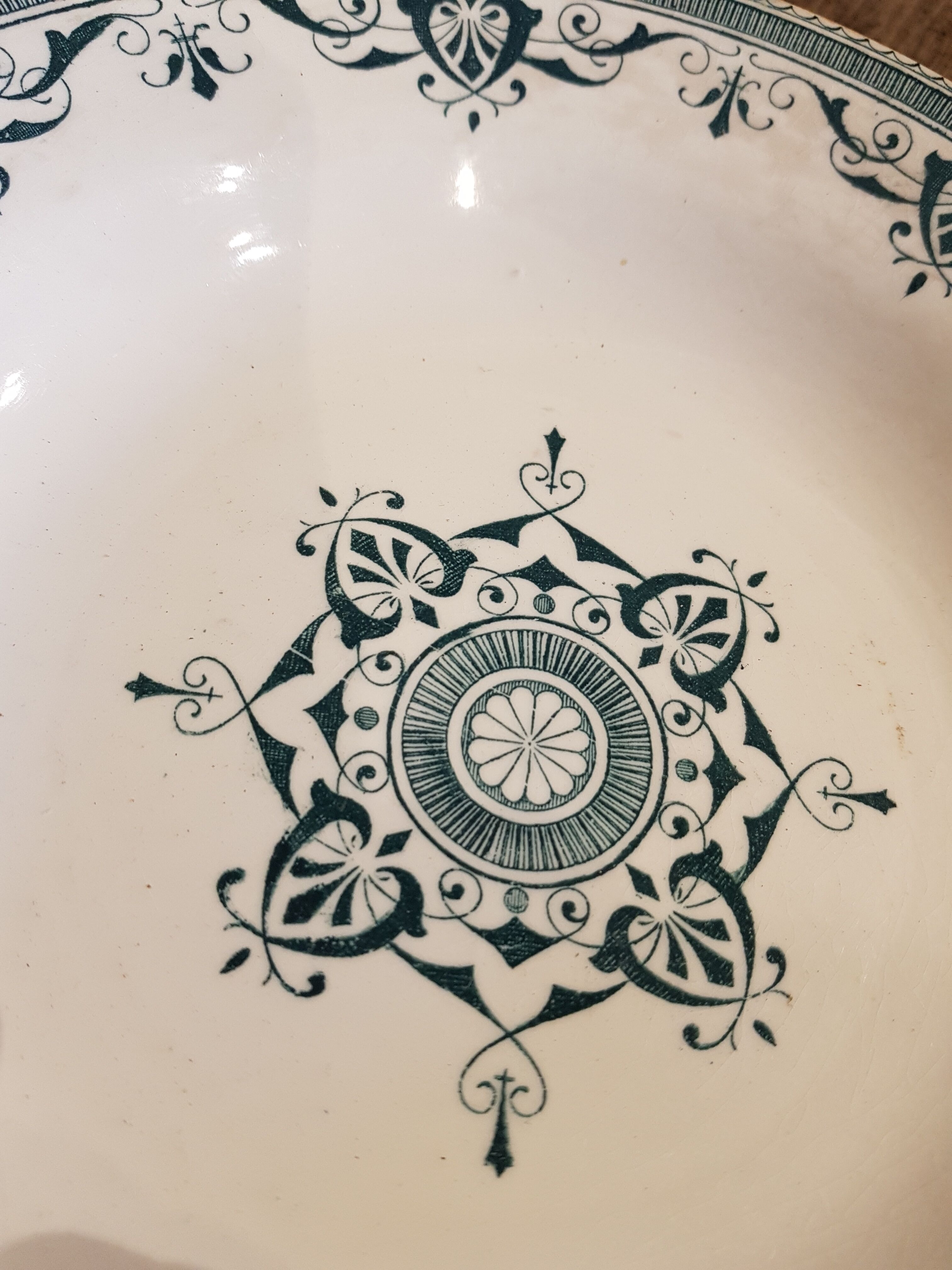 Series of 6 soup plates Earth iron