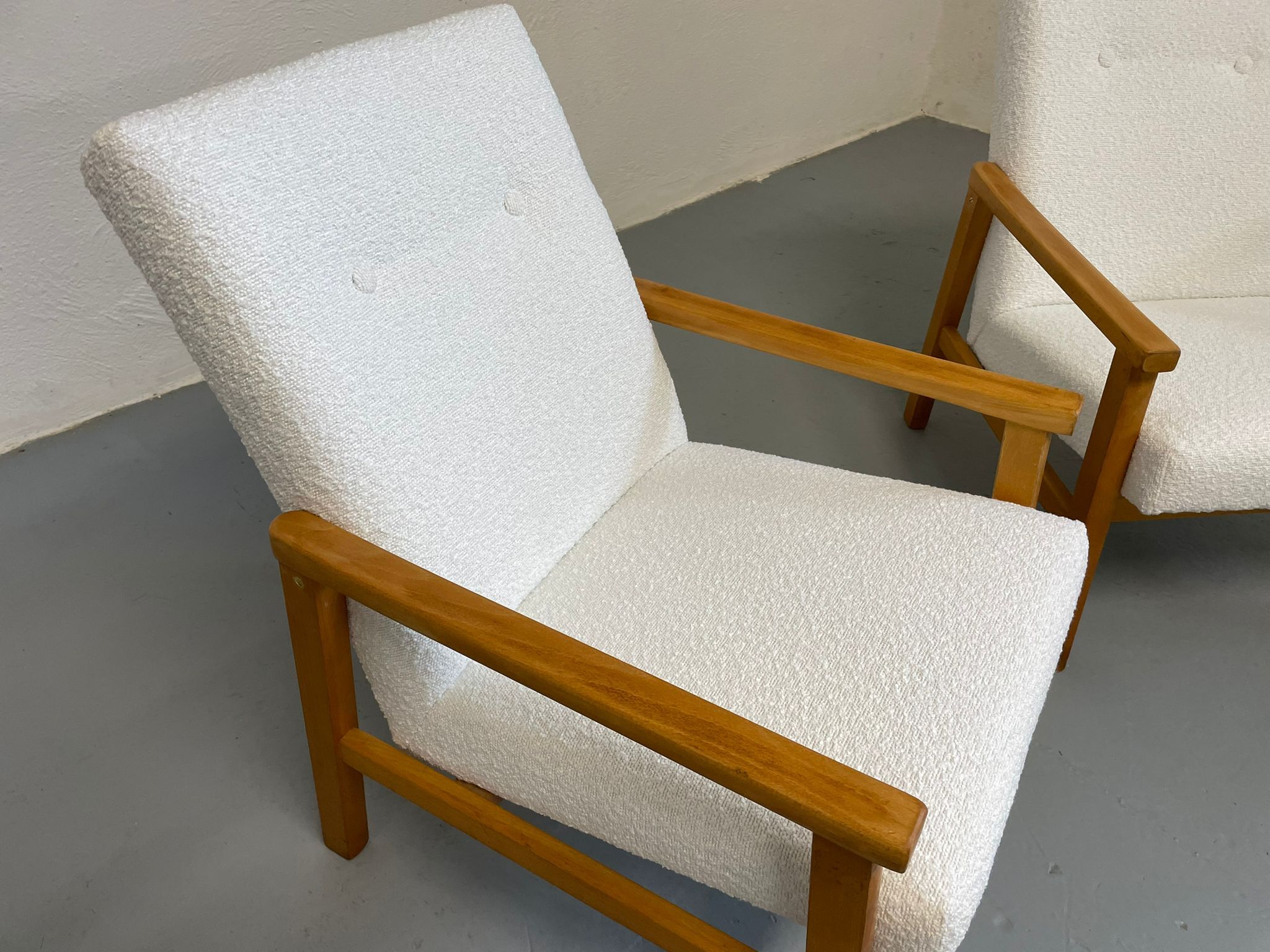 Set of two lounge chairs