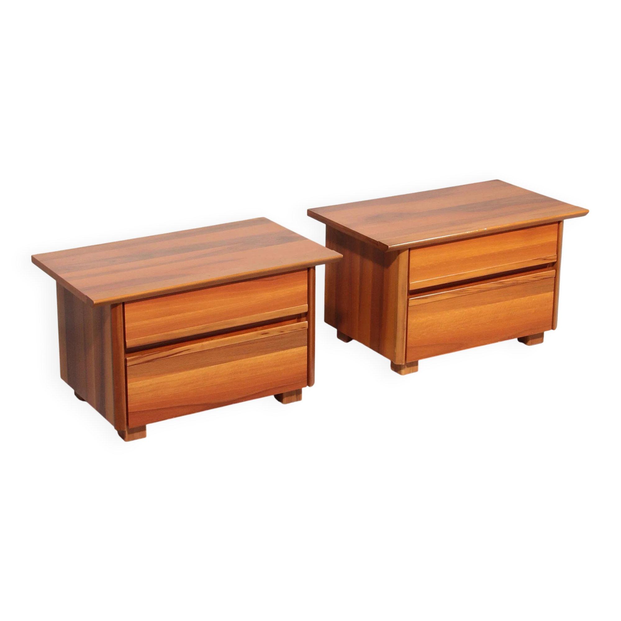Tables de chevet en noyer italien des années 1970 – élégance italienne intemporelle