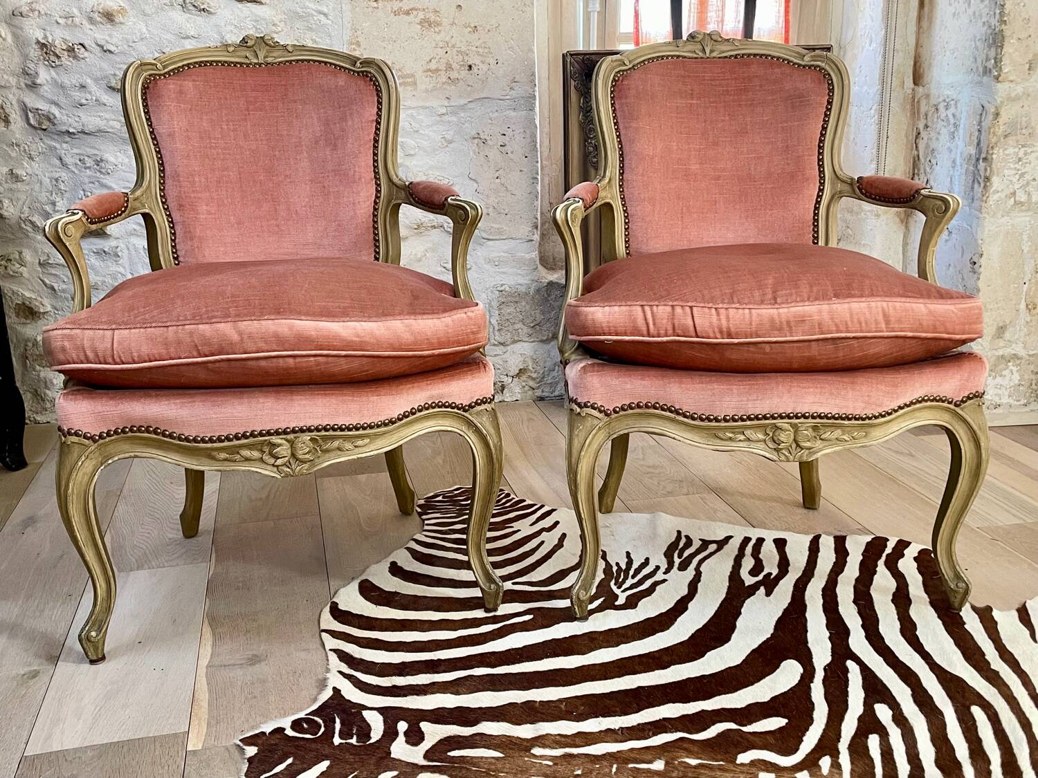 Paire de fauteuils cabriolet Louis XV