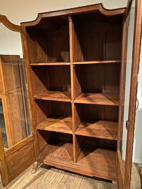 Armoire coloniale en manguier, détails laiton