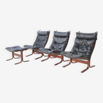Set of 3 Siesta Chairs and one Ottoman by Ingmar Relling for Westnofa. Very good condition, no tearing in the leather, feels smooth to the touch