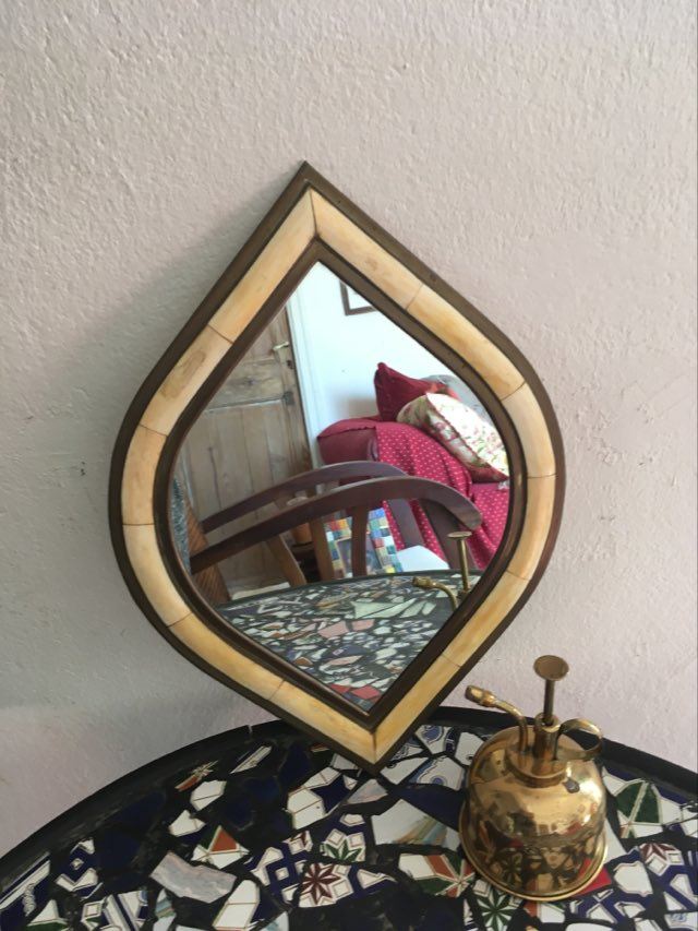 Brass mirror with original shape - 28x39cm