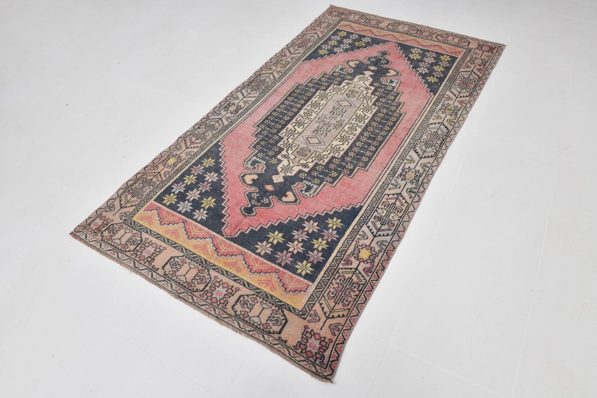 4x8 Turkish Vintage Rug, 123x234Cm
