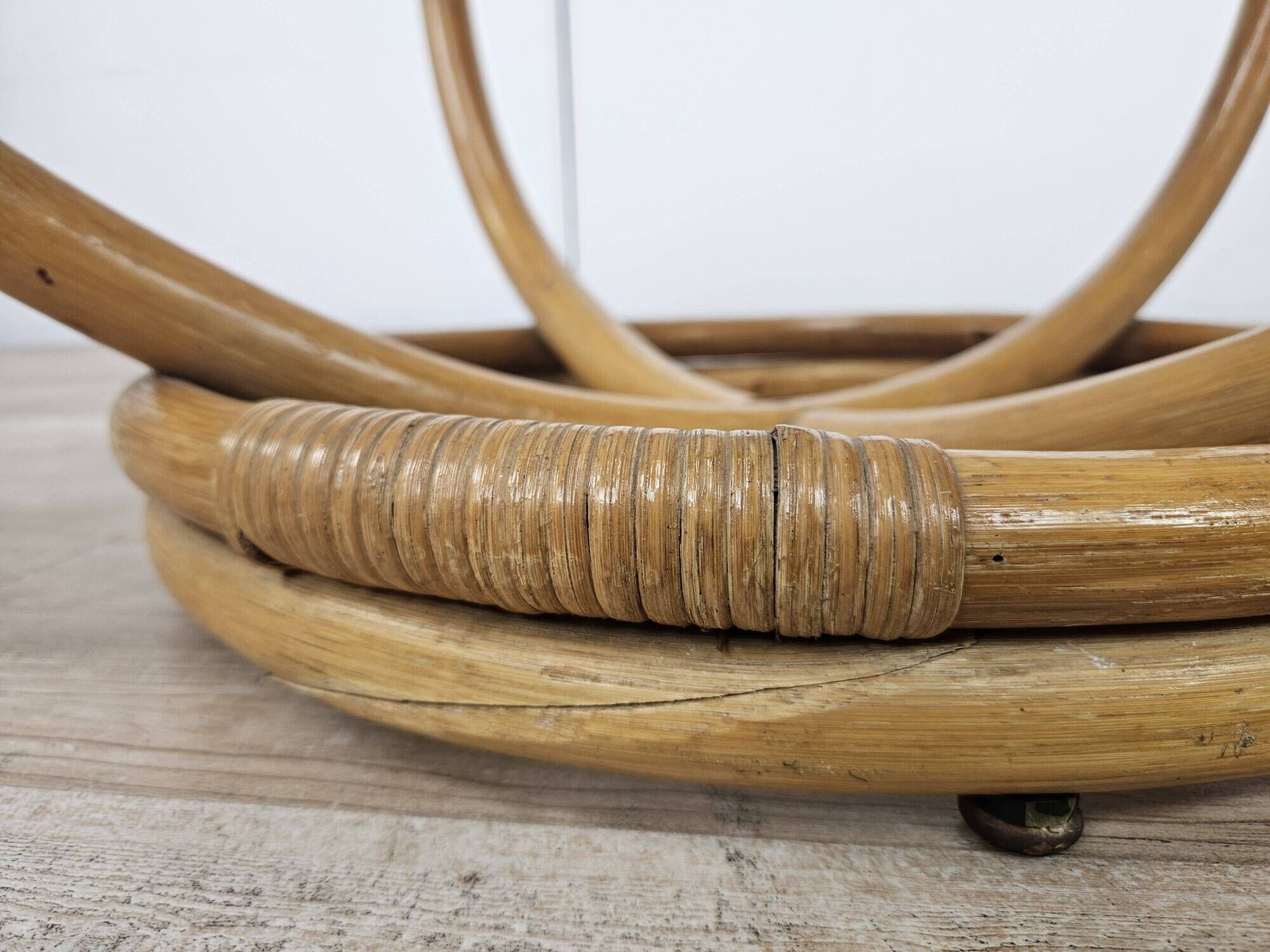 Table basse ronde vintage en bambou et verre fumé