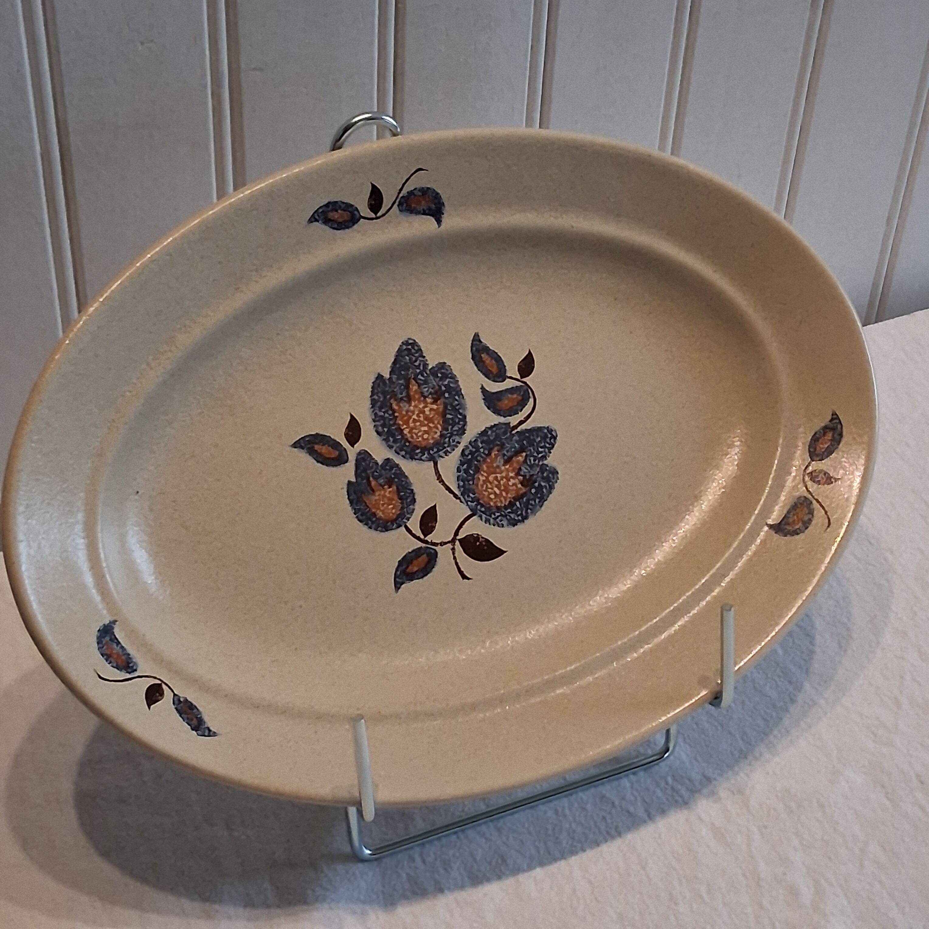 Serving dish from St Amand model "Sologne" in good condition.