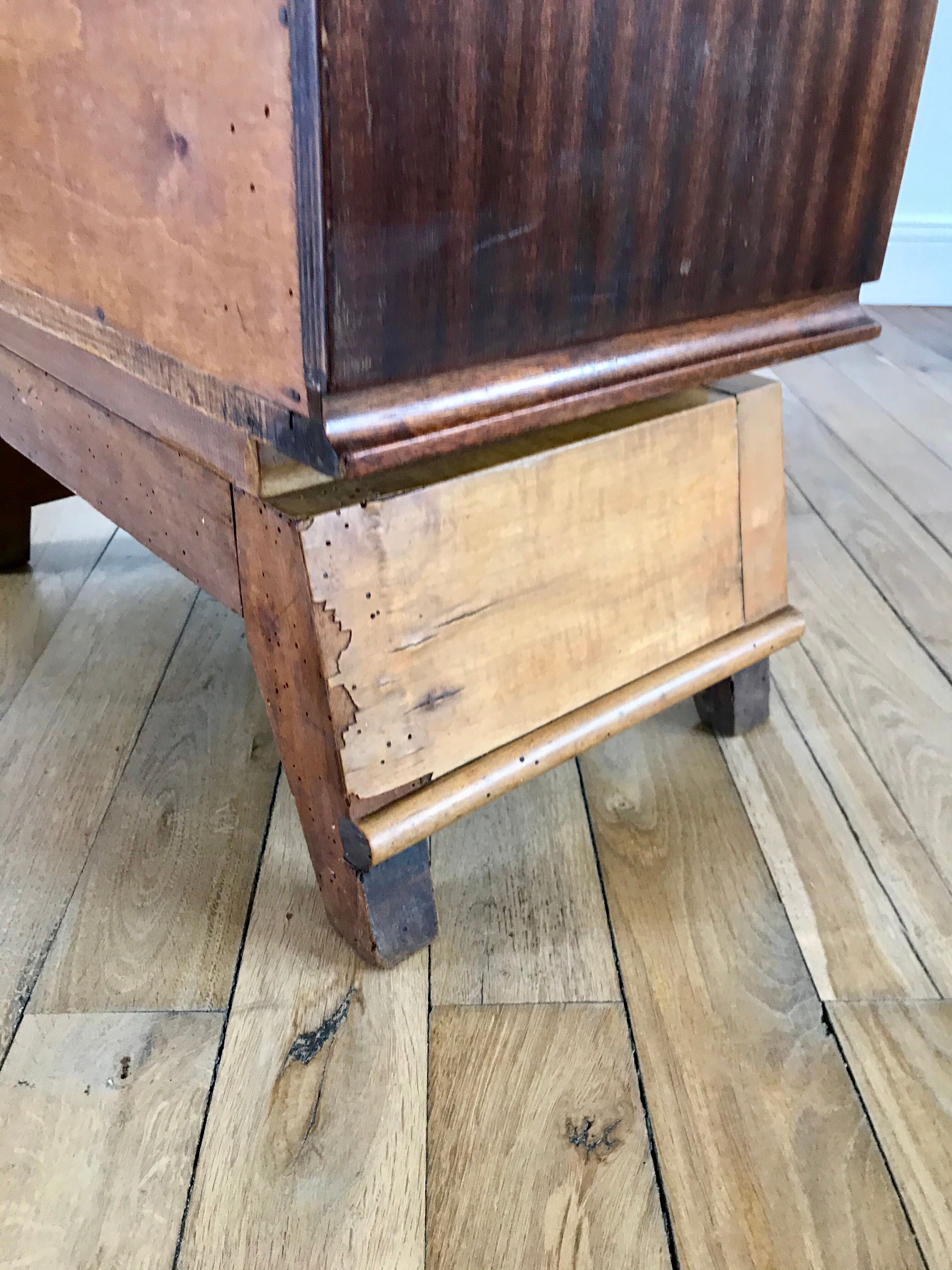 Bedside table in orm magnifying glass art deco 30s