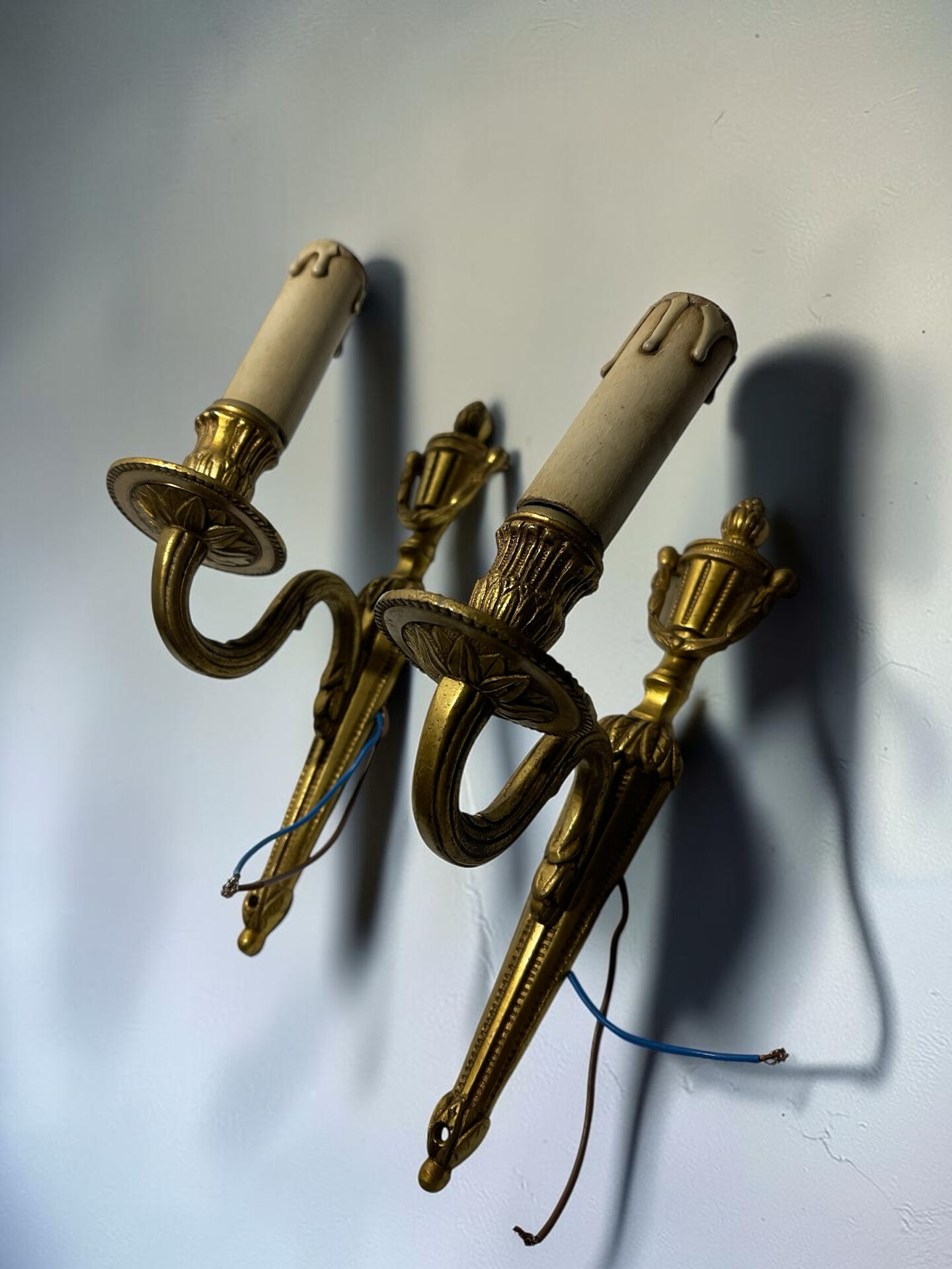 Pair of vintage gold wall sconces – Louis XVI style – Lighting fixture