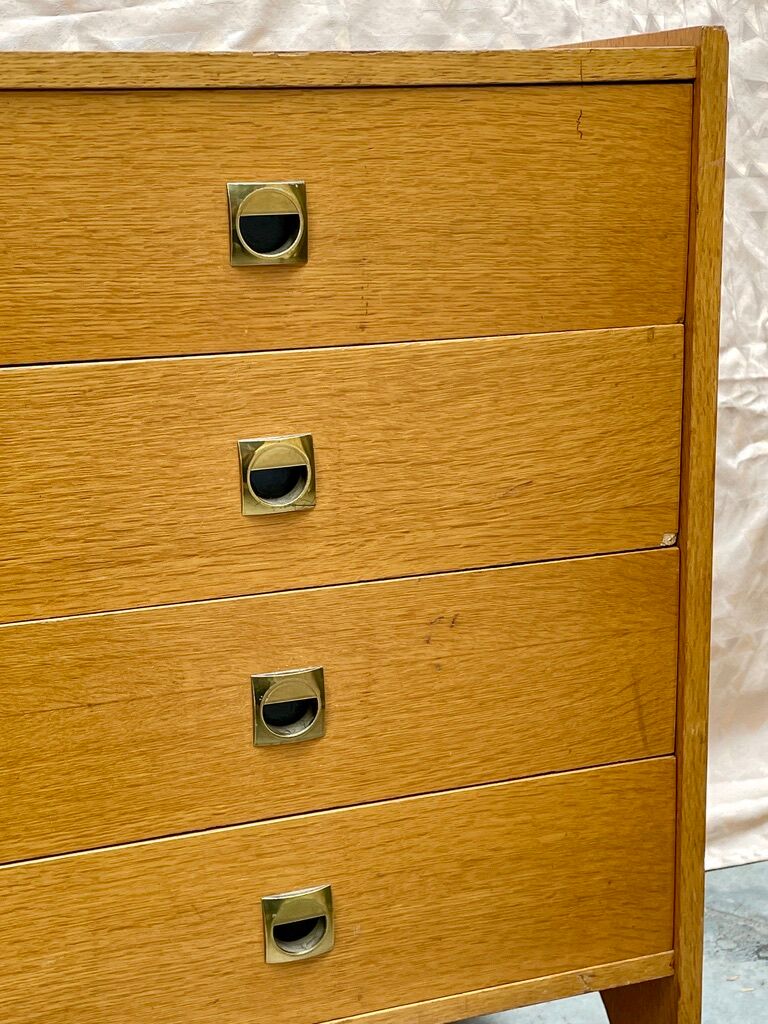 Scandinavian style drawer cabinet