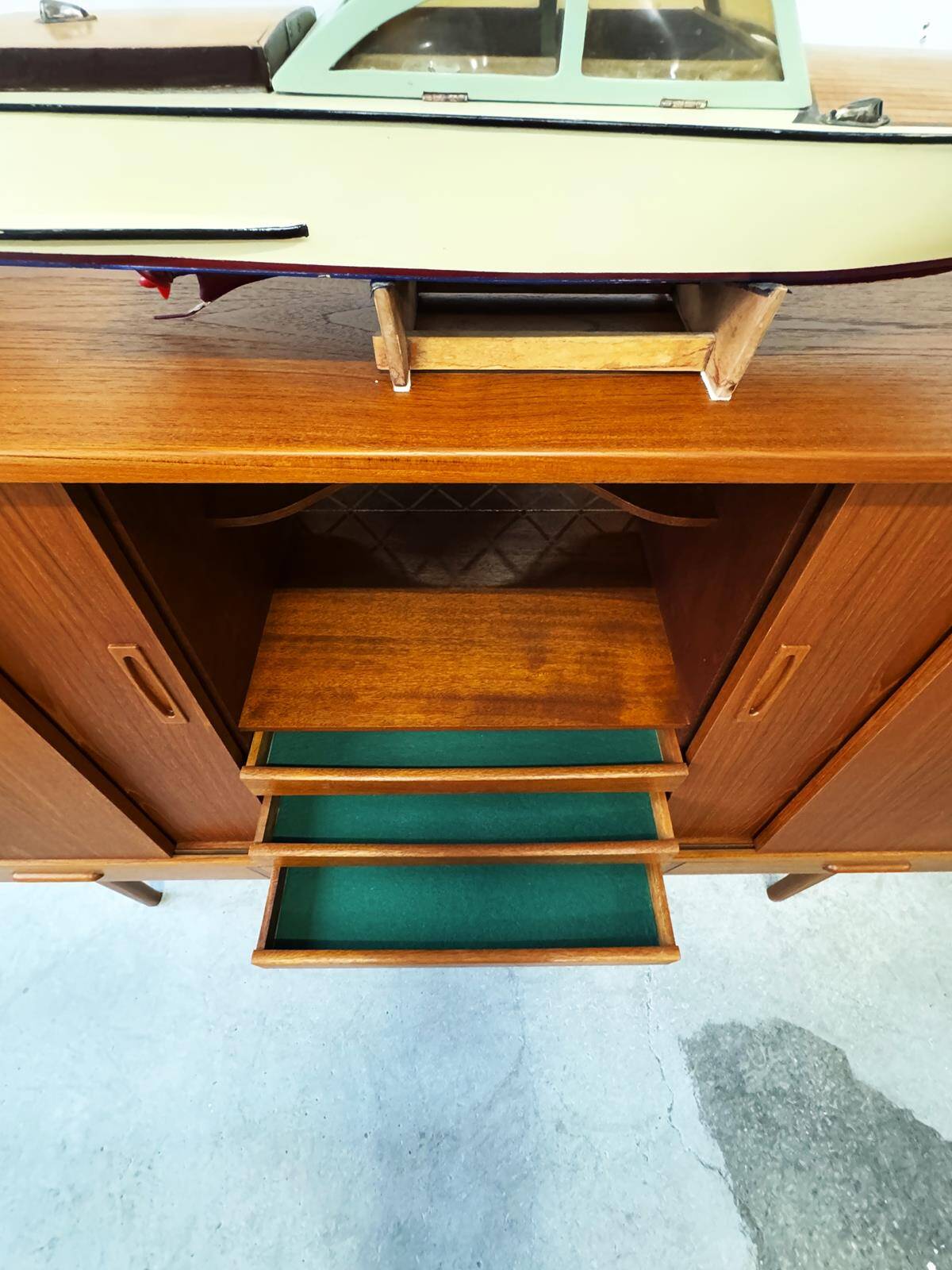 Buffet/commode en teck, Danemark années 60/70, vintage, milieu du siècle moderne