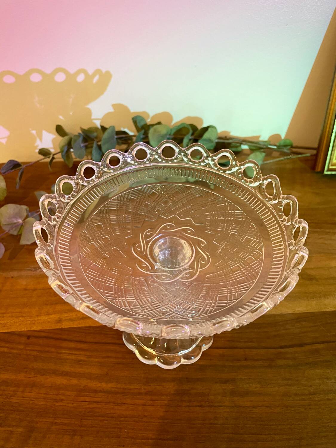 Molded glass pedestal bowl