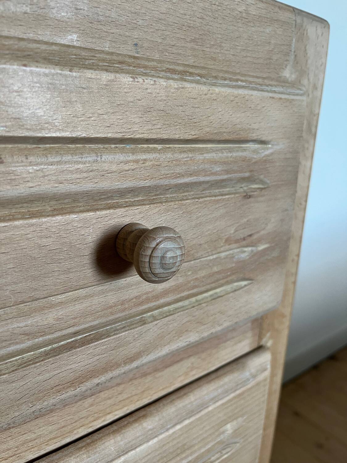 Commode en sapin patiné – 3 tiroirs