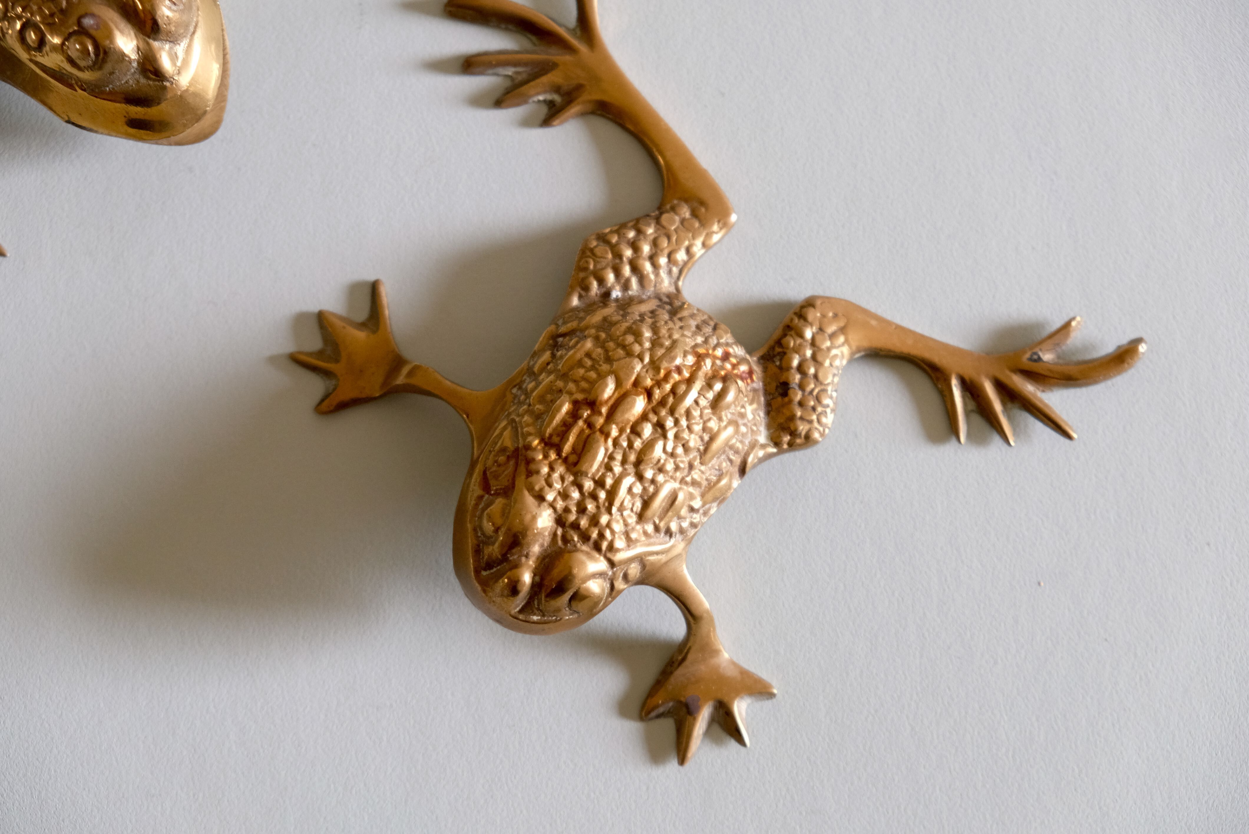 Frog brass paperweight, vintage