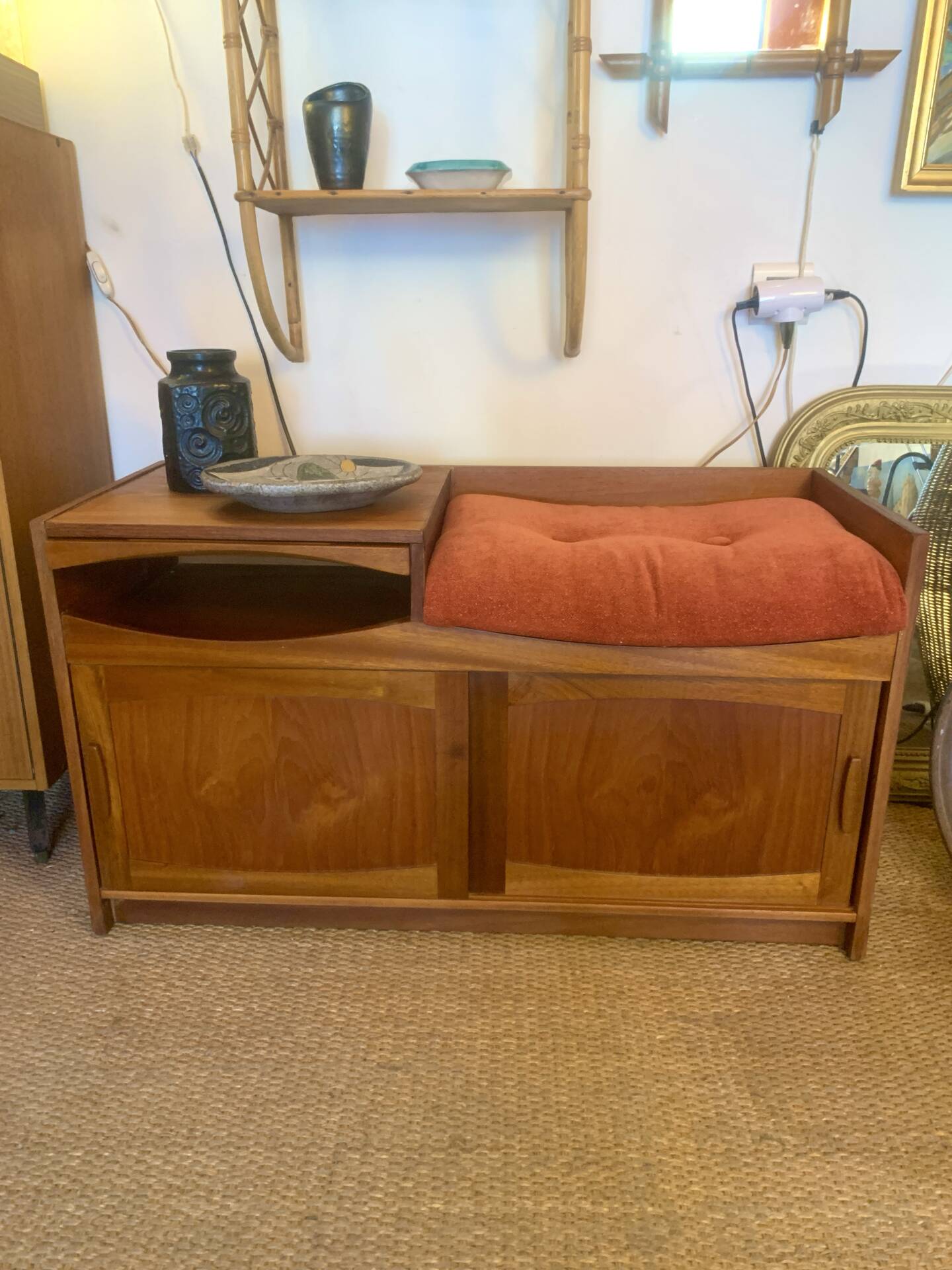 Low entrance furniture in teak Chippy