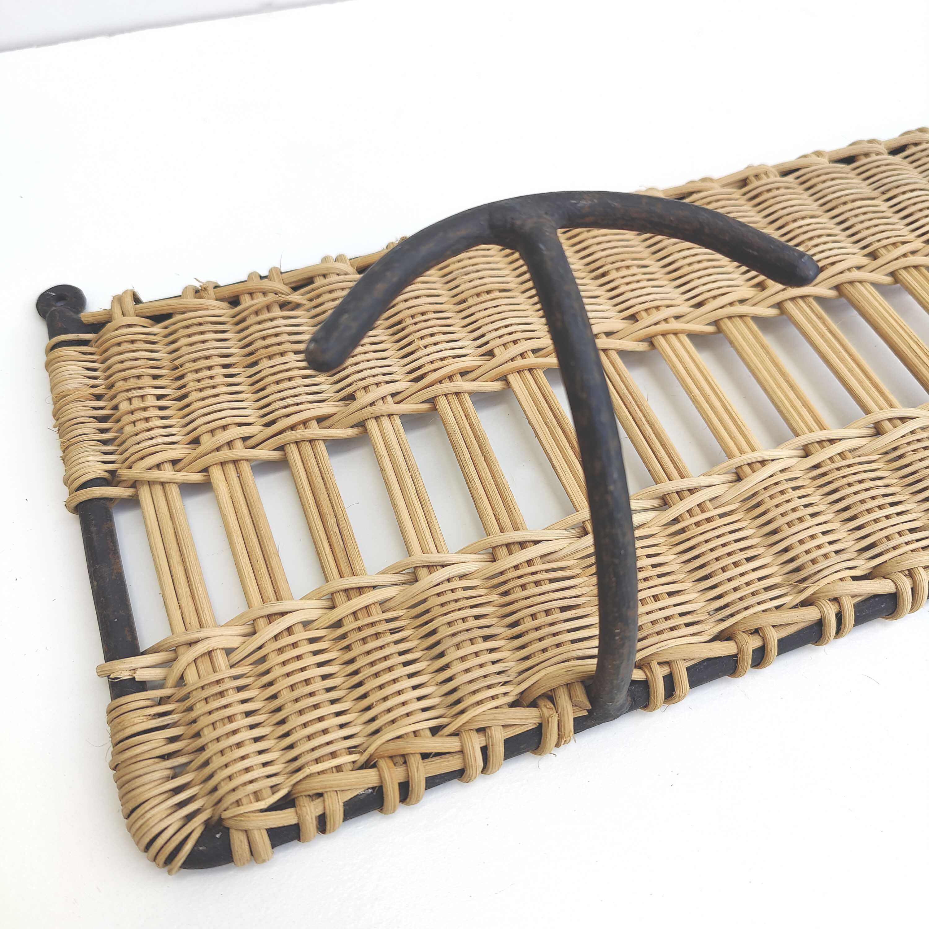 Wall coat rack 3 hooks in iron and woven wicker