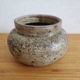 Empty pocket pot in sandstone