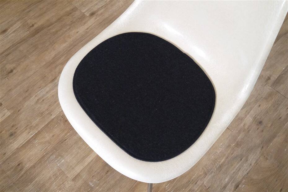 Dsw fiberglass chair Eames design 1960