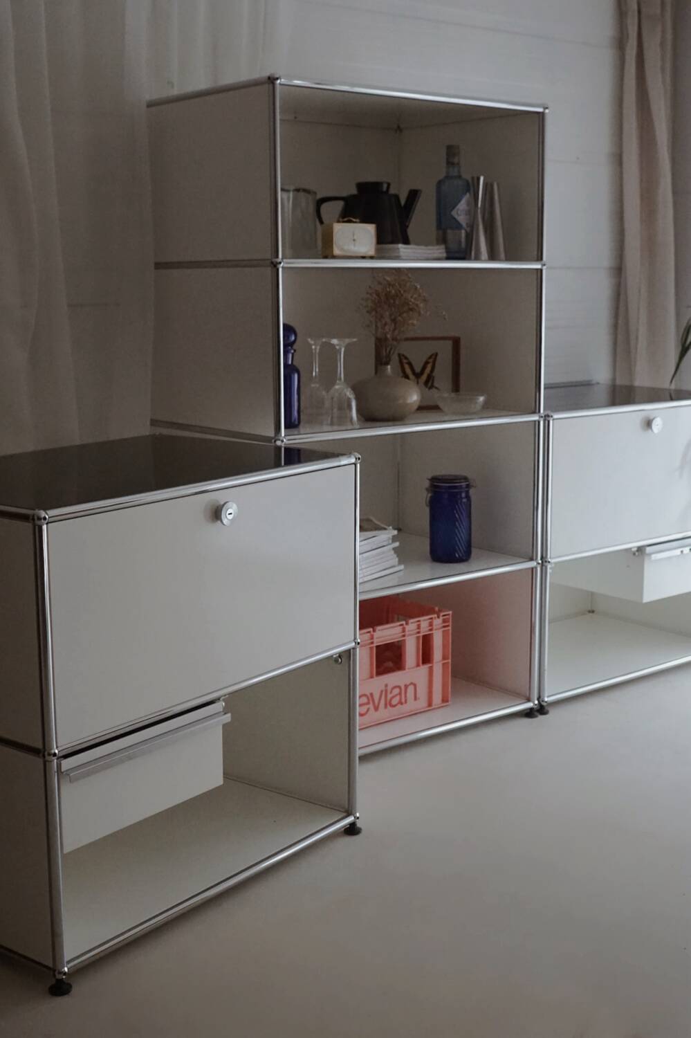 Lot of 3 designer furniture: usm haller white: 1 column with 2 modules.