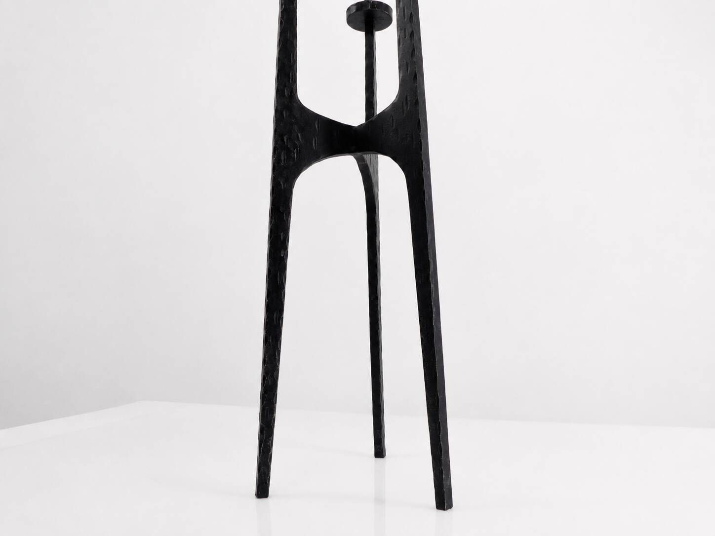 Large brutalist tripod chandelier in hammered wrought iron – Europe, circa 196