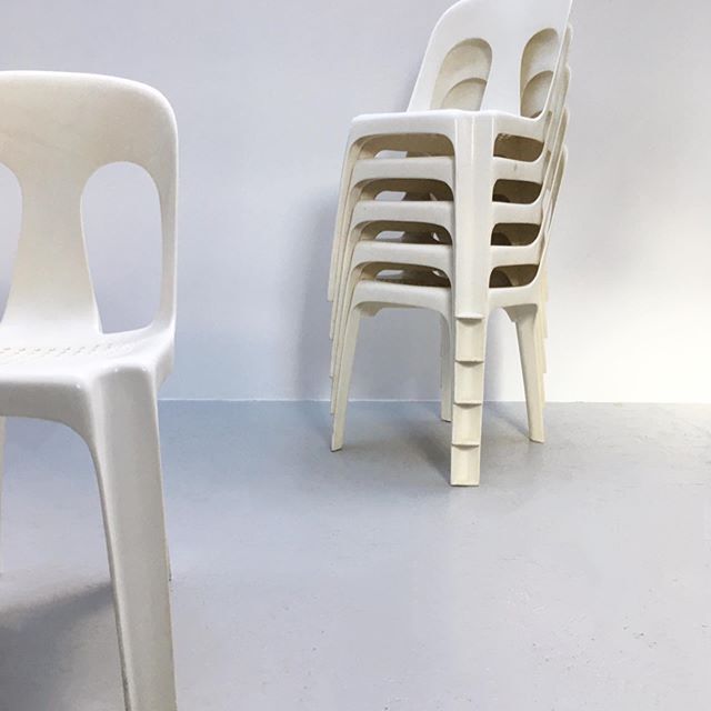 6 plastic "Monobloc" chairs by Henry Massonnet for Stamp.