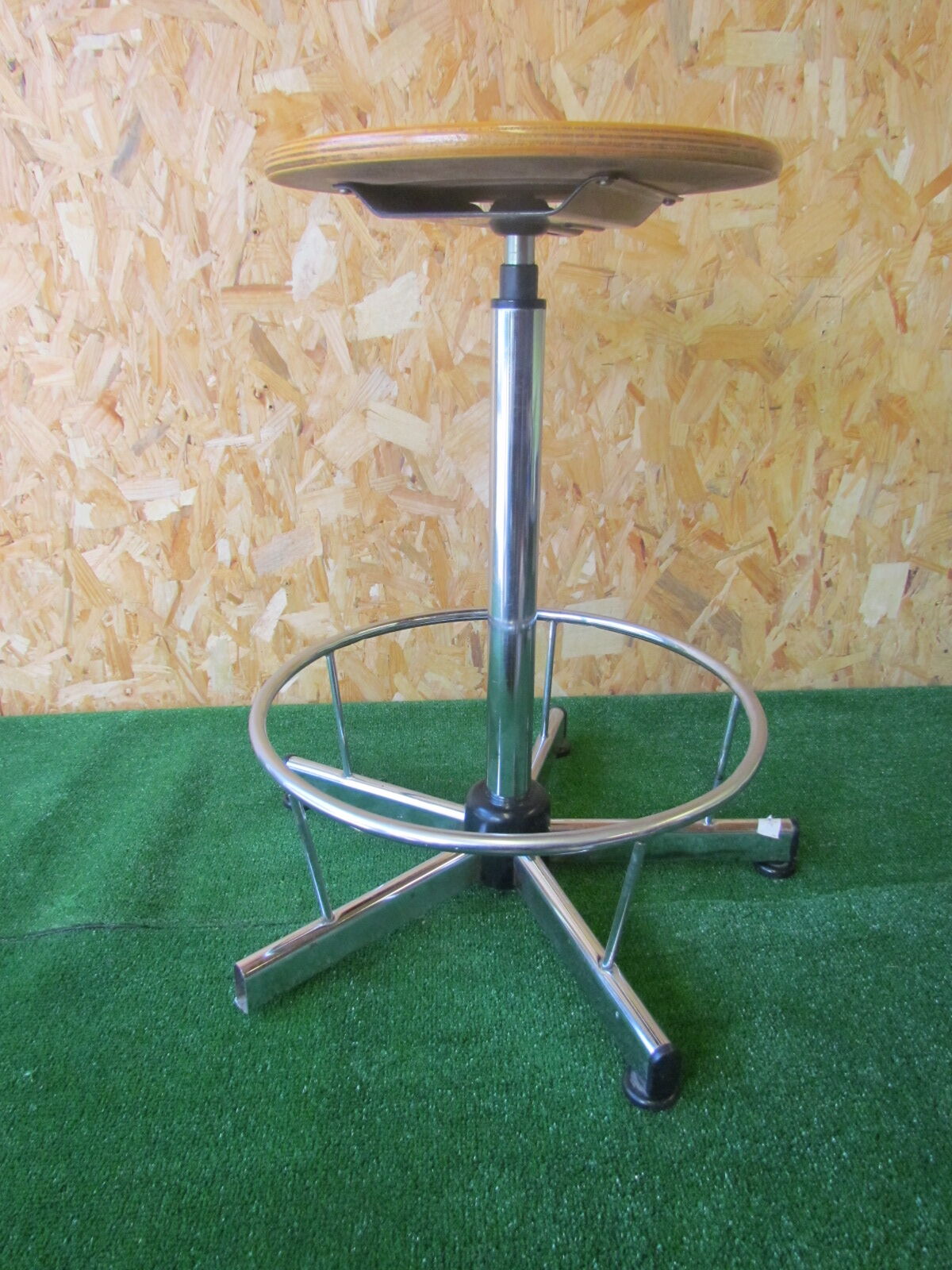 Turning industrial stool
