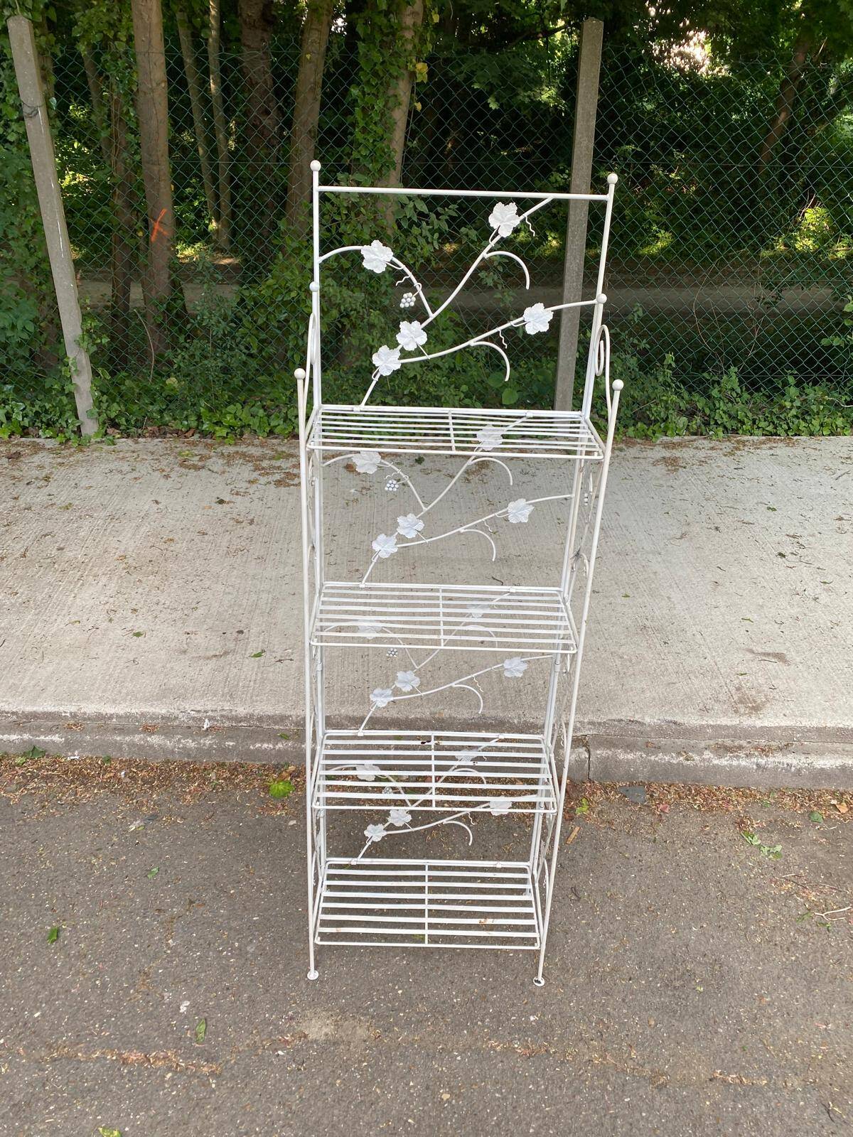 Industrial bookcase folding shelf in white wrought metal