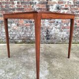 Table carrée vintage en teck, meuble ancien style scandinave
