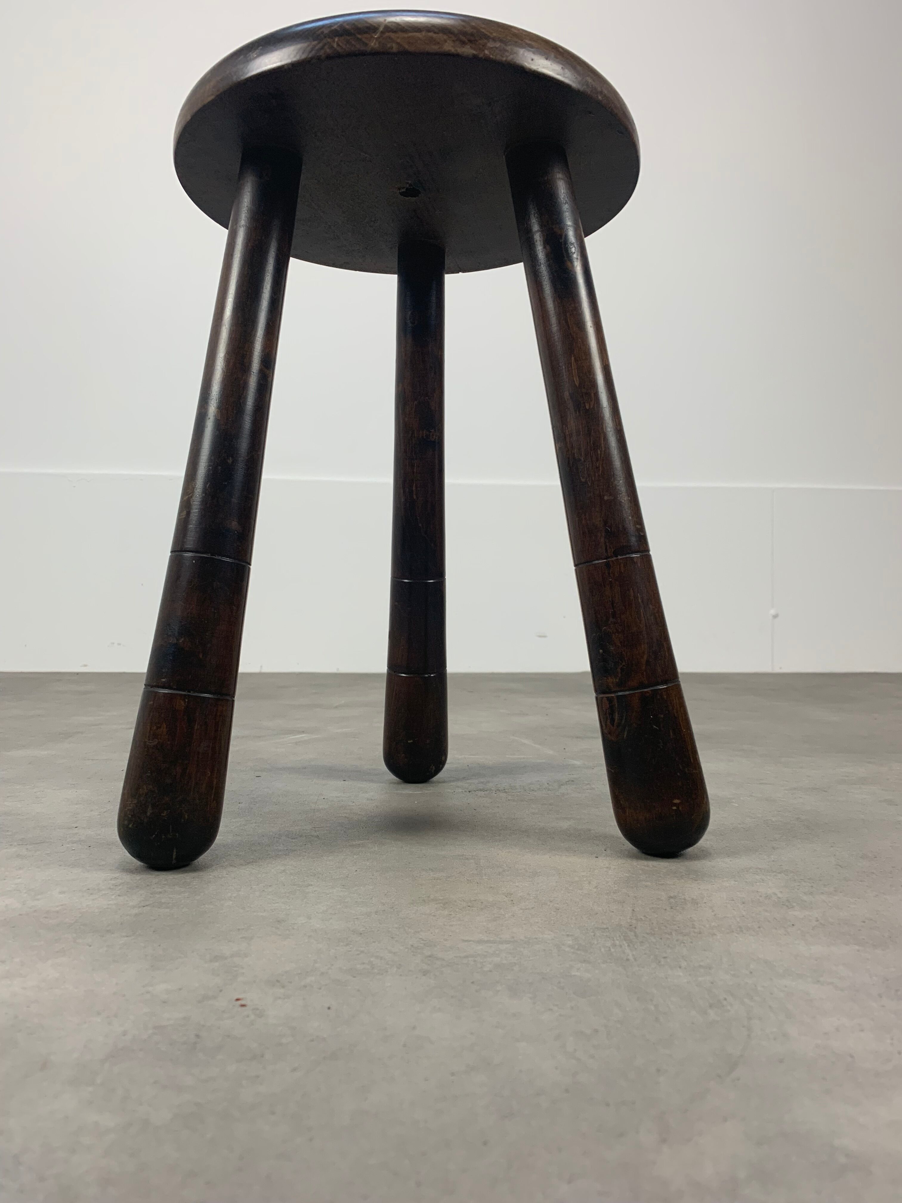 Tabouret tripode pieds massue, bois