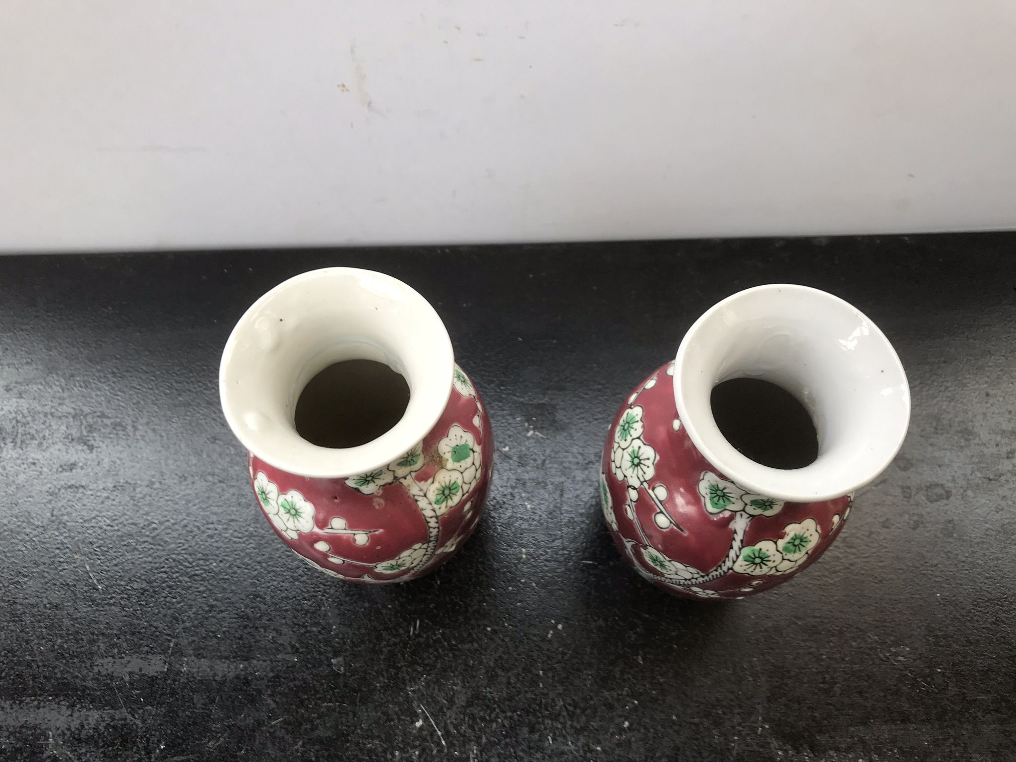 Pair of vase ancient chinese ceramics white - red decor vintage flowers