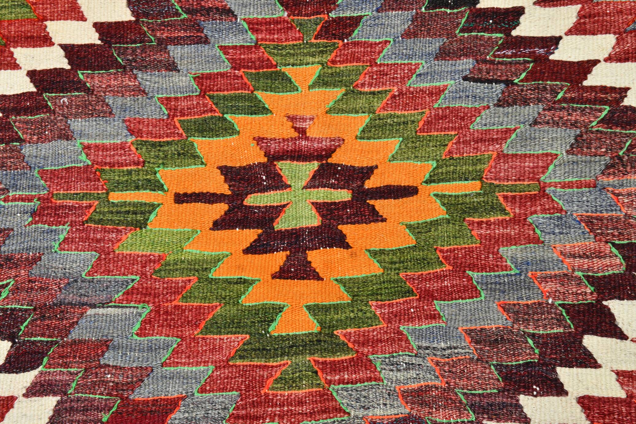 Tapis kilim géométrique multicolore – Explosion de motifs et de caractère