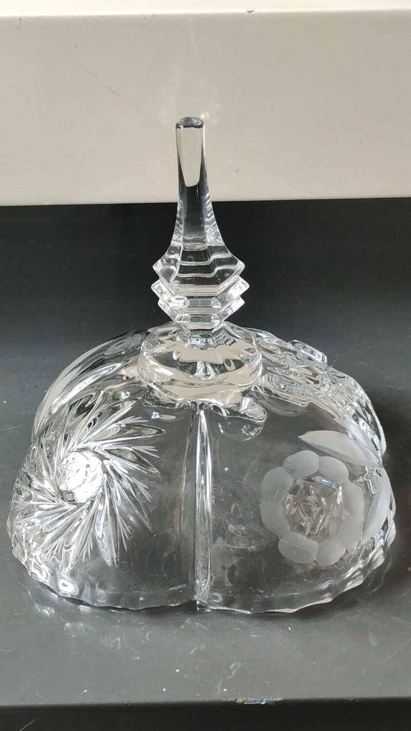 Large candy box in cut Bohemian crystal. Floral/Star motifs