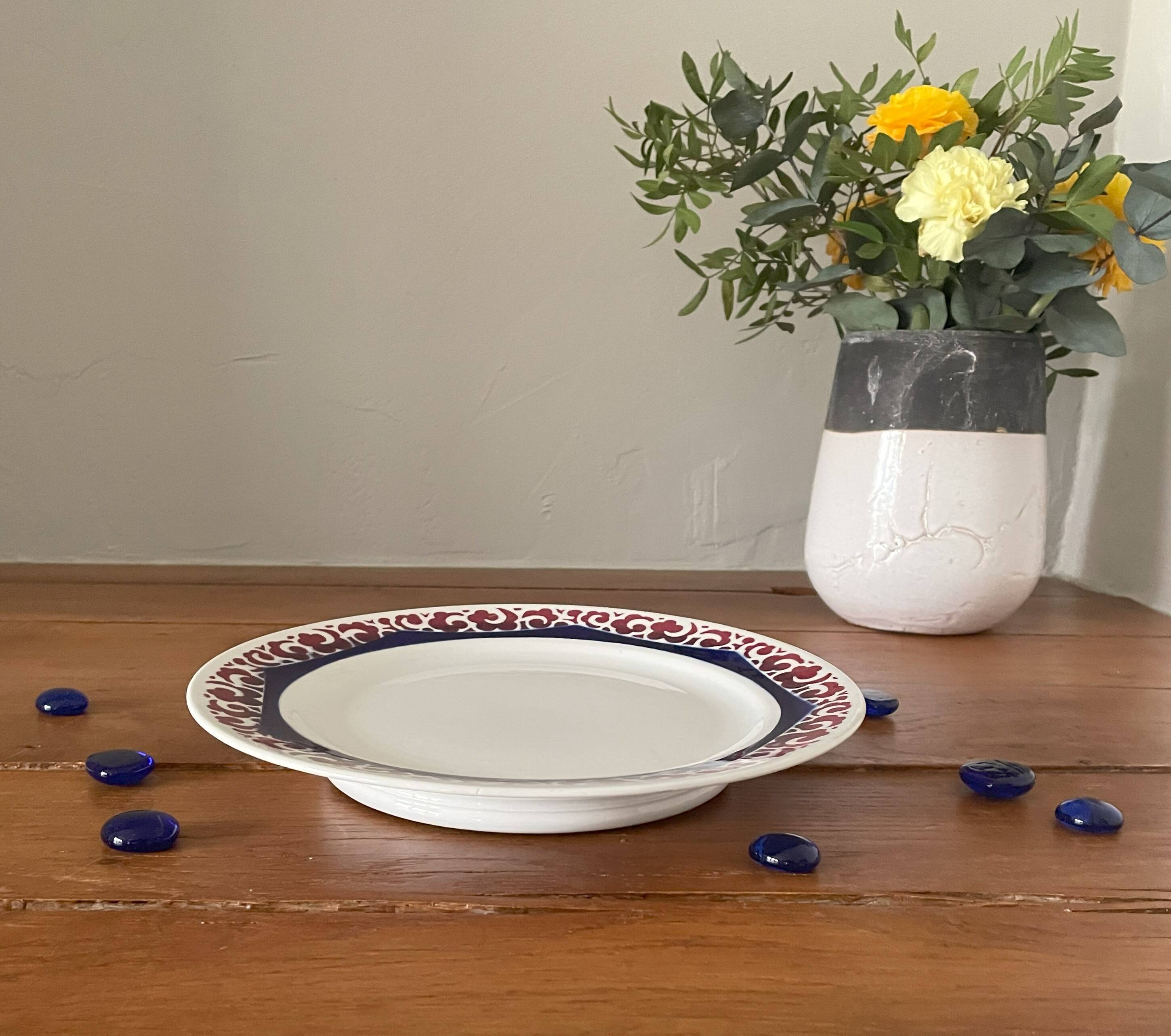 Old cake/mignardise dish on pedestal in Sarreguemines earthenware