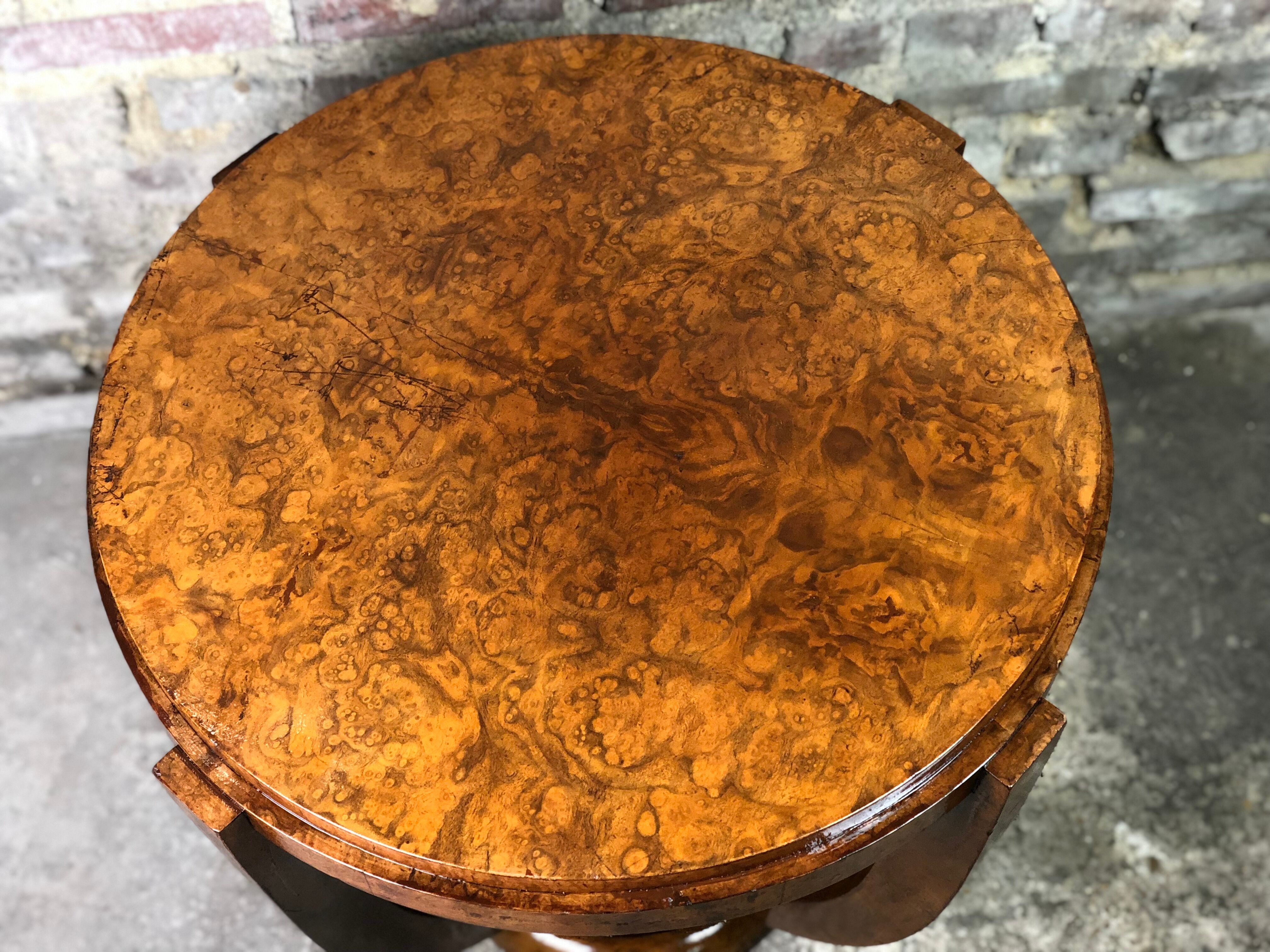 Pedestal table / side table Art Deco era in walnut bramble veneer