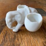 Petit éléphant en biscuit de porcelaine, salerons du 19e siècle
