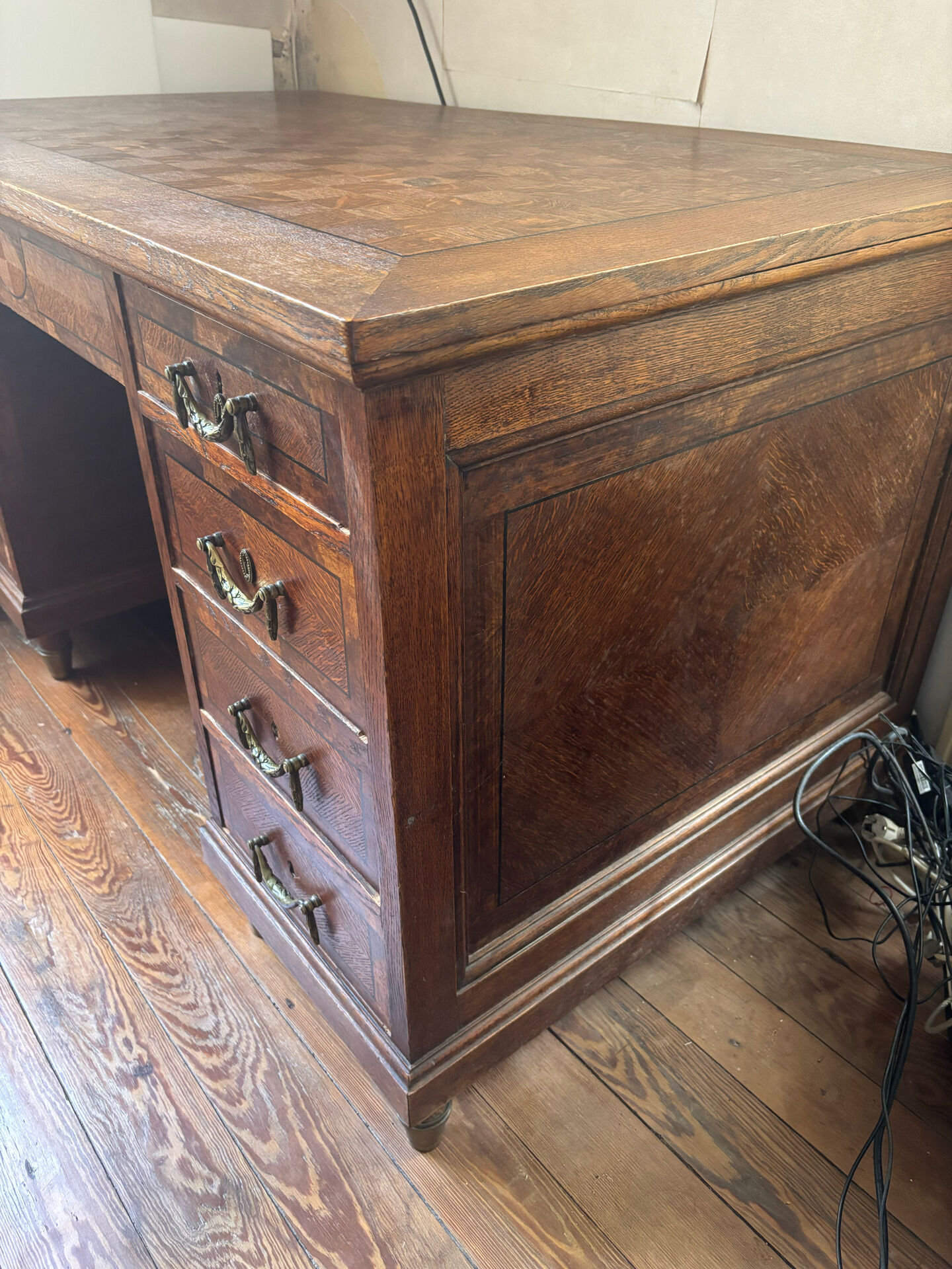 Bureau de ministre à caissons