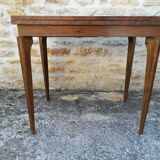Folding tray table