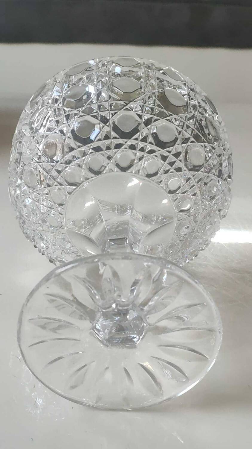 Large lead crystal candy dish/Drageoir. Tritschler Winterhalder. Dome shape, faceted patterns. Dim 30 x 15 cm