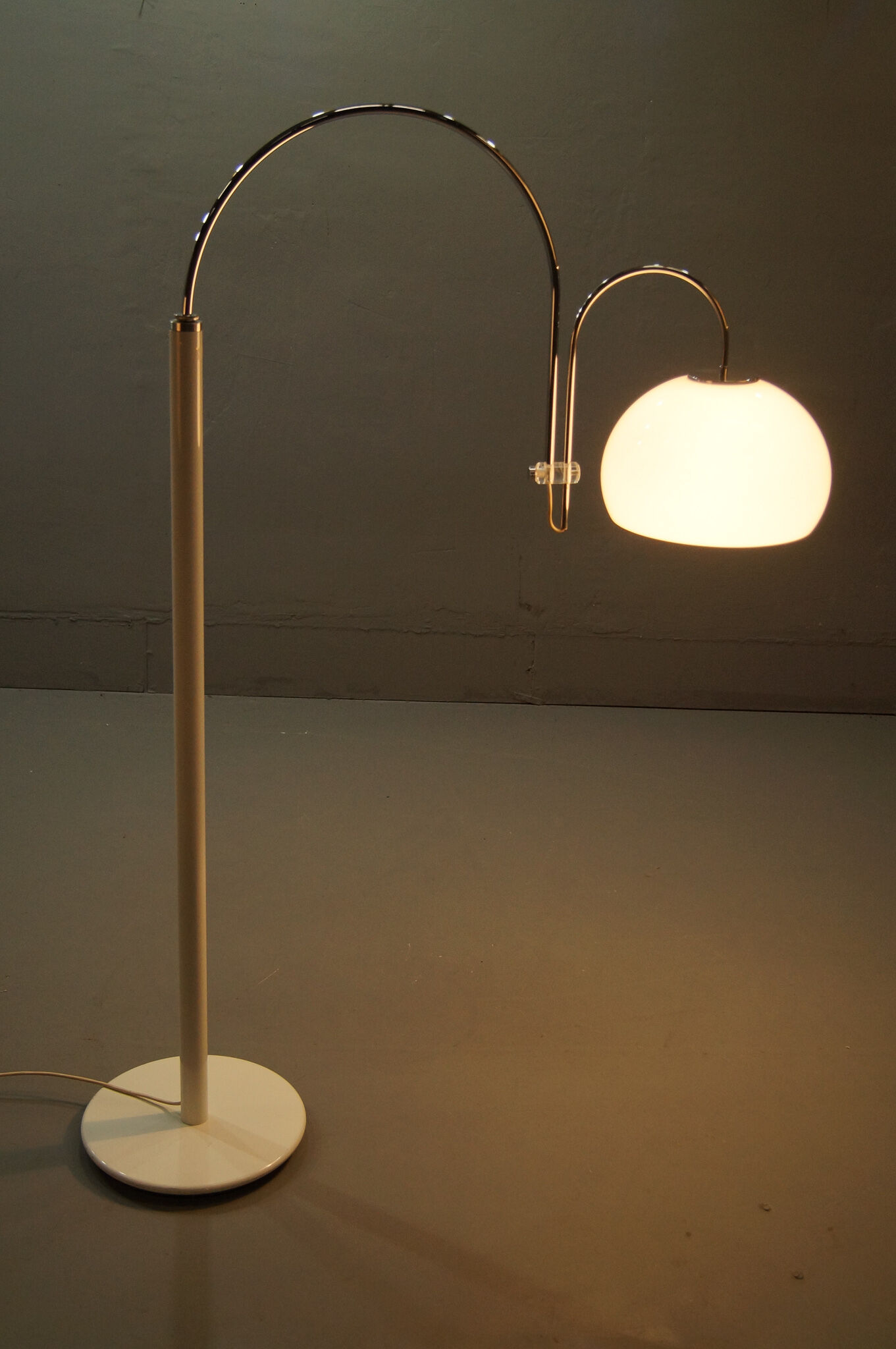 Artiforte Floorlamp    Italy, 1970's