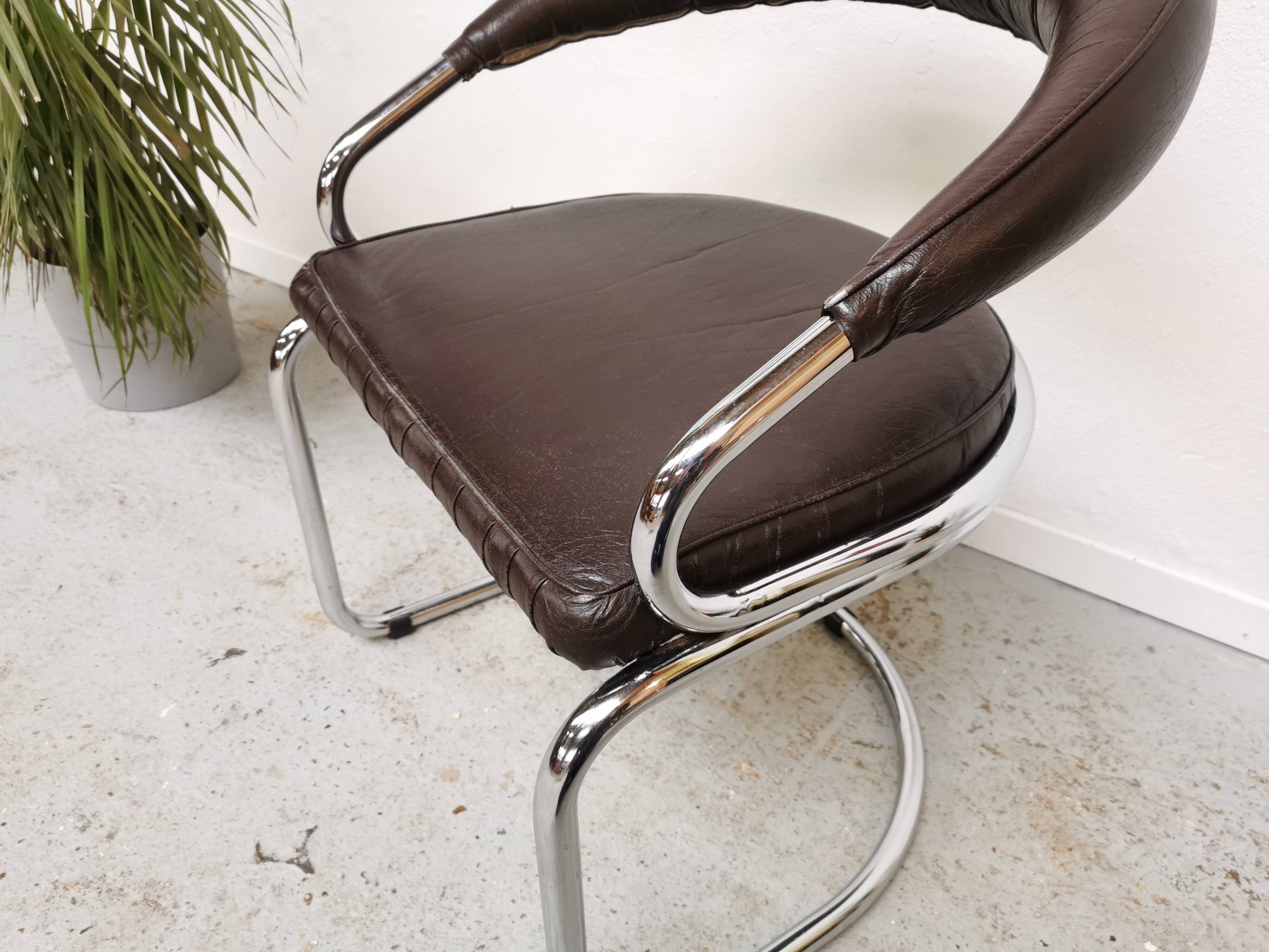 Chaise vintage tubulaire Bauhaus Victoria design 1970 Selency