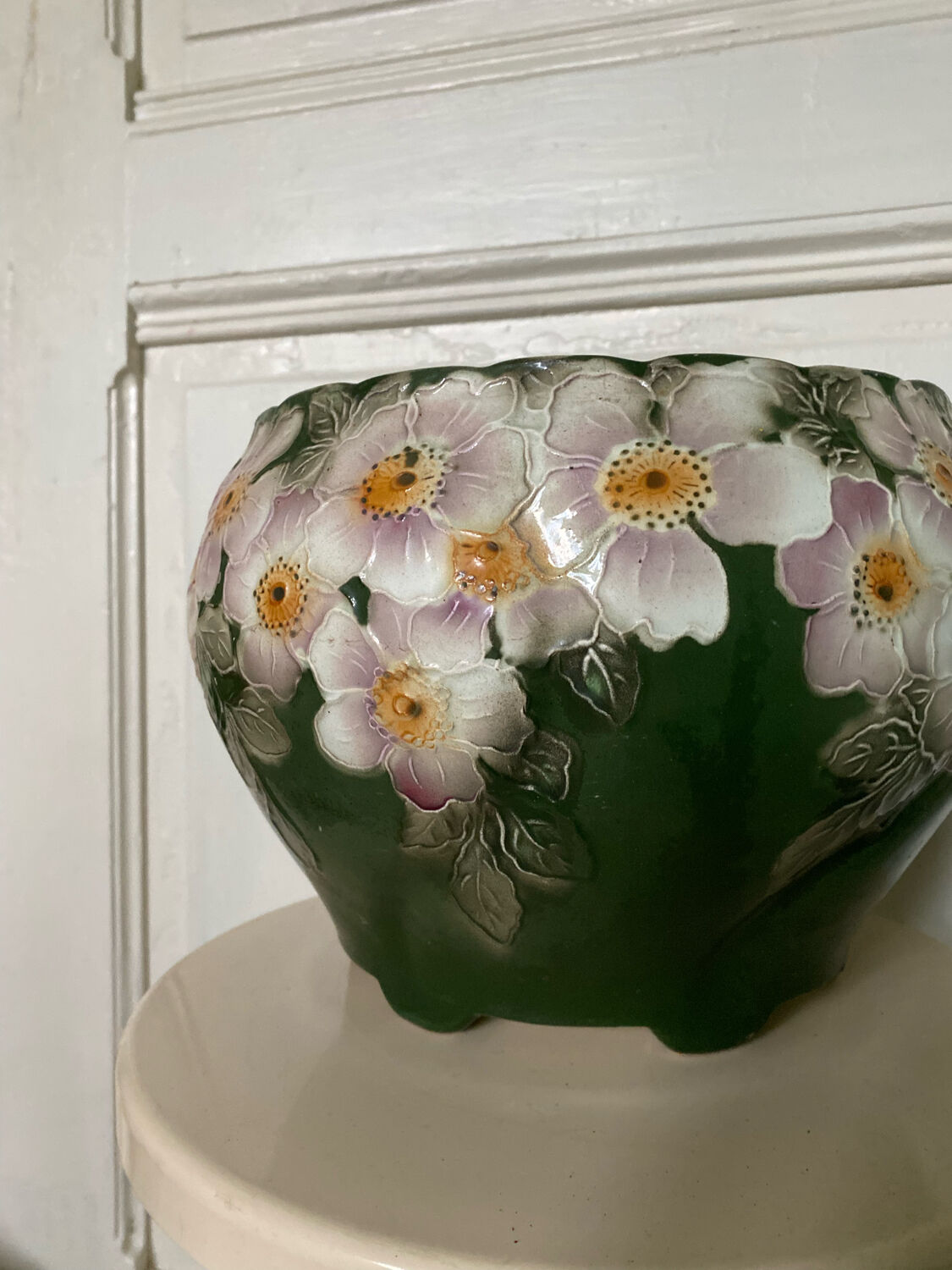 Cache pot en barbotine fleurie